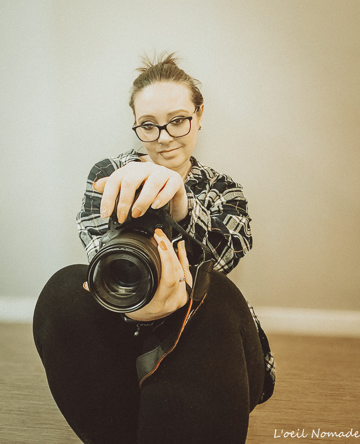 Équipement photographe professionnel reportage, sac photo 8kg avec objectifs et accessoires B2B.