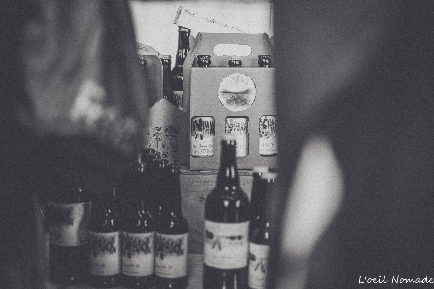 Stand d’artisan en festival médiéval, mise en situation produit et environnement, reportage événementiel.