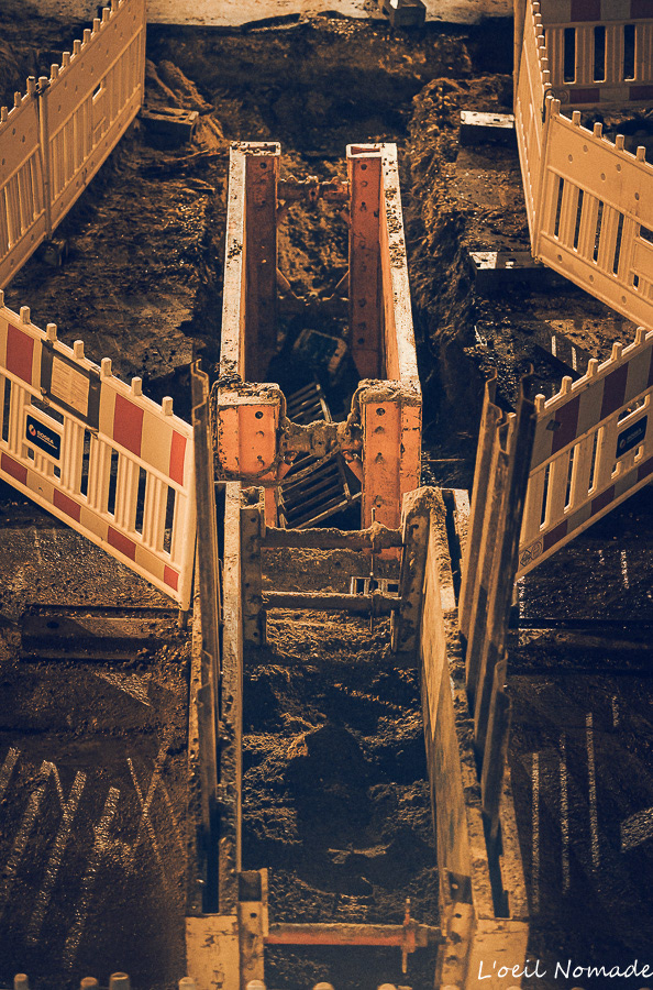 Preuve de savoir-faire technique BTP Le Havre, installation de blindage en tranchée réelle, photographie de chantier pour réassurance client.