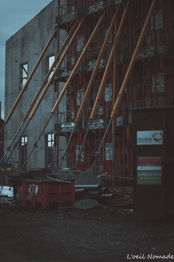 Détail de machine sur les travaux d’infrastructure du tramway