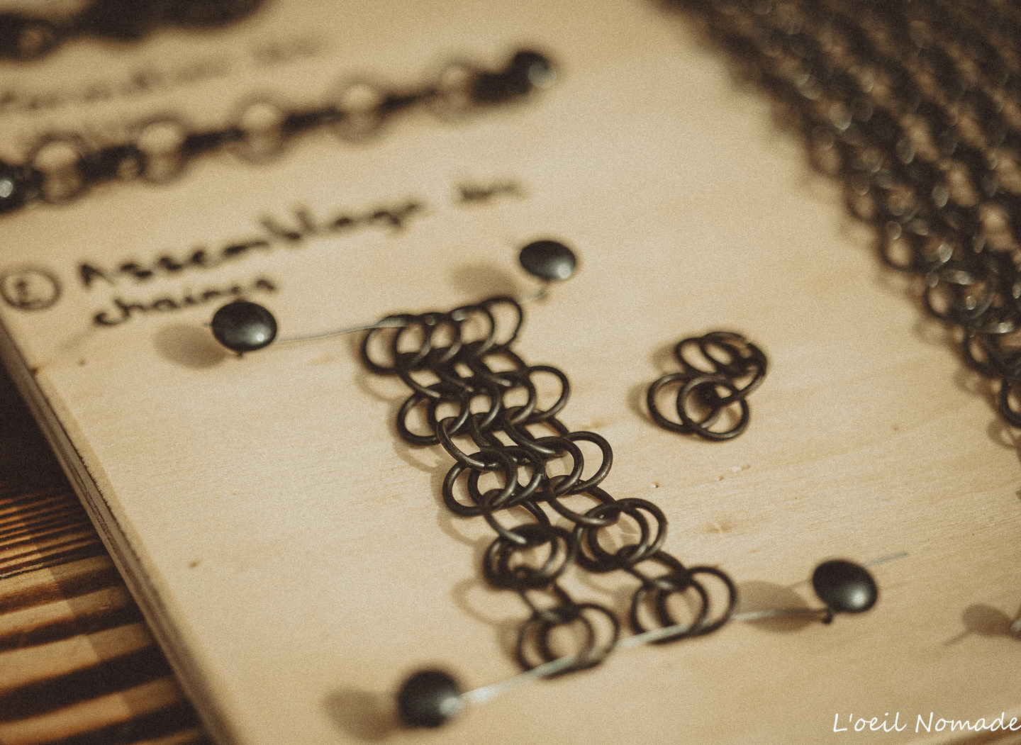 Détail d’objets artisanaux, textures et matériaux, photographie documentaire du savoir-faire.