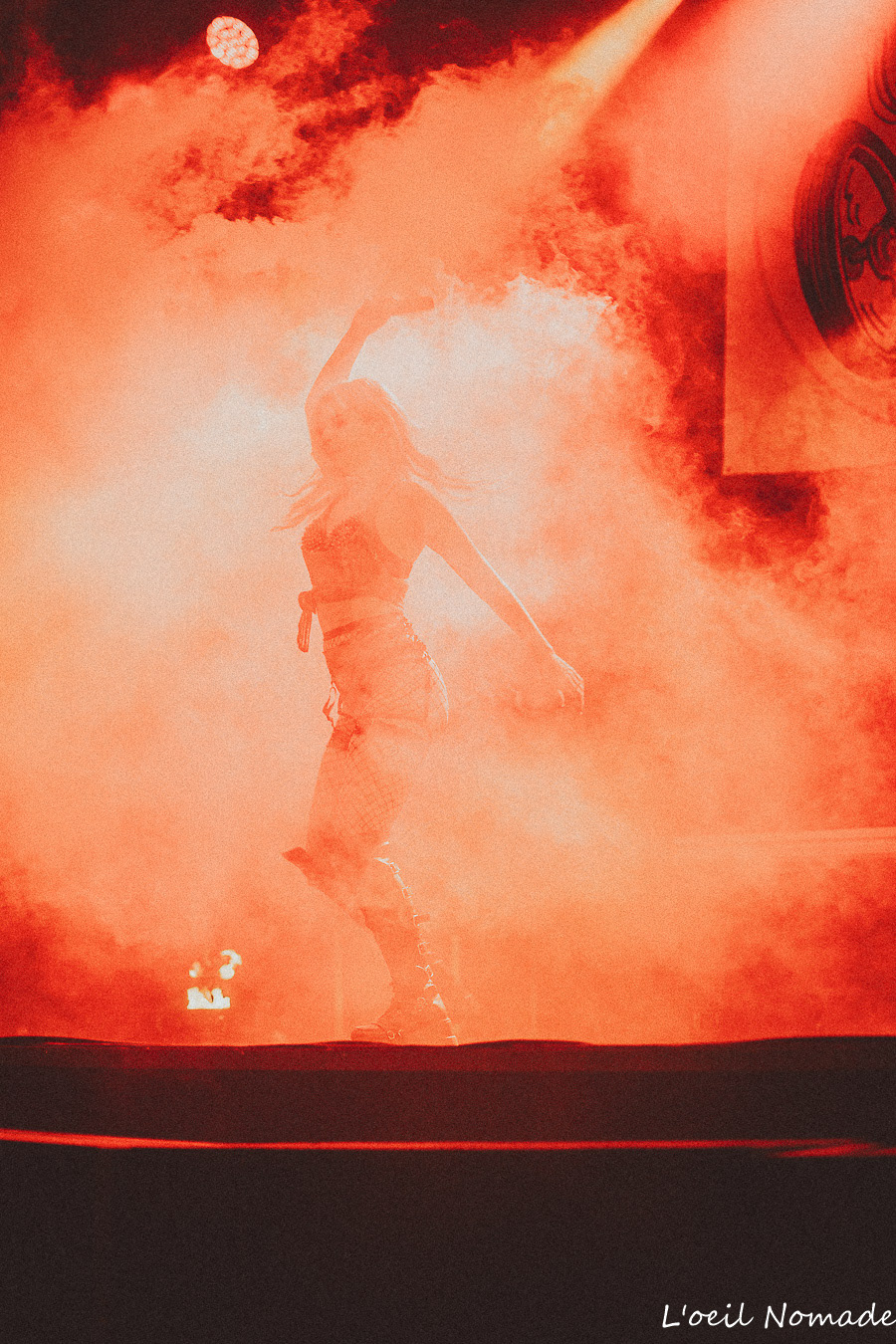 Reportage photo de spectacle de feu : captation technique du mouvement et des flammes, photographie de nuit à haute performance sans perte de détails.