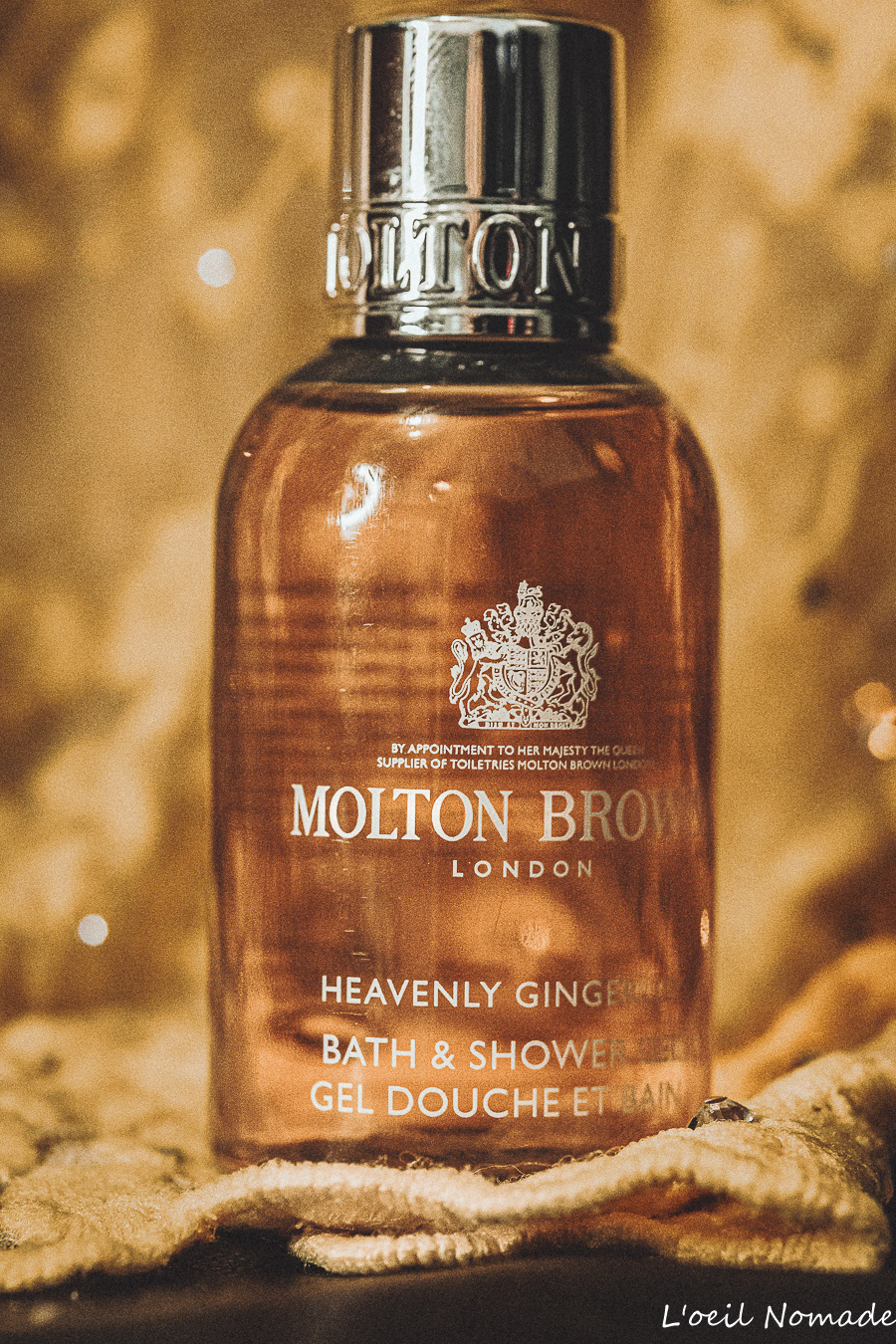 Exploration visuelle des reflets : capturer l'éclat et le prestige du packaging à travers l'œil de la photographe.