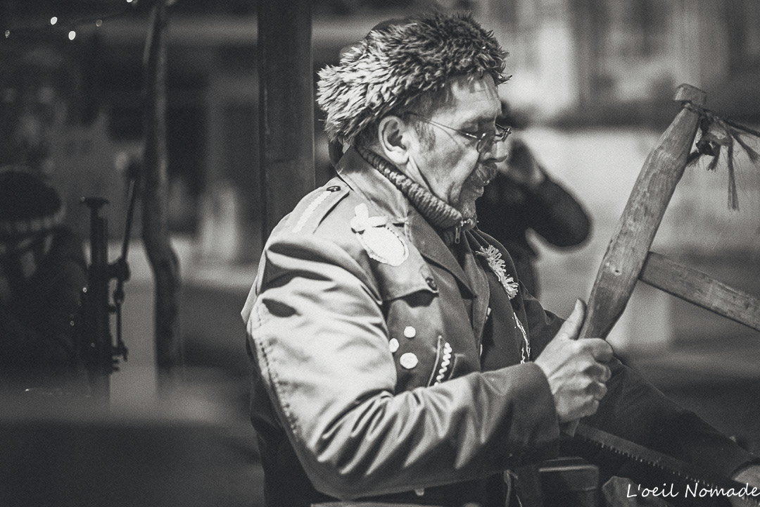 Reportage photo humaniste : capturer les visages et les émotions spontanées qui font battre le cœur de nos villes en fête.