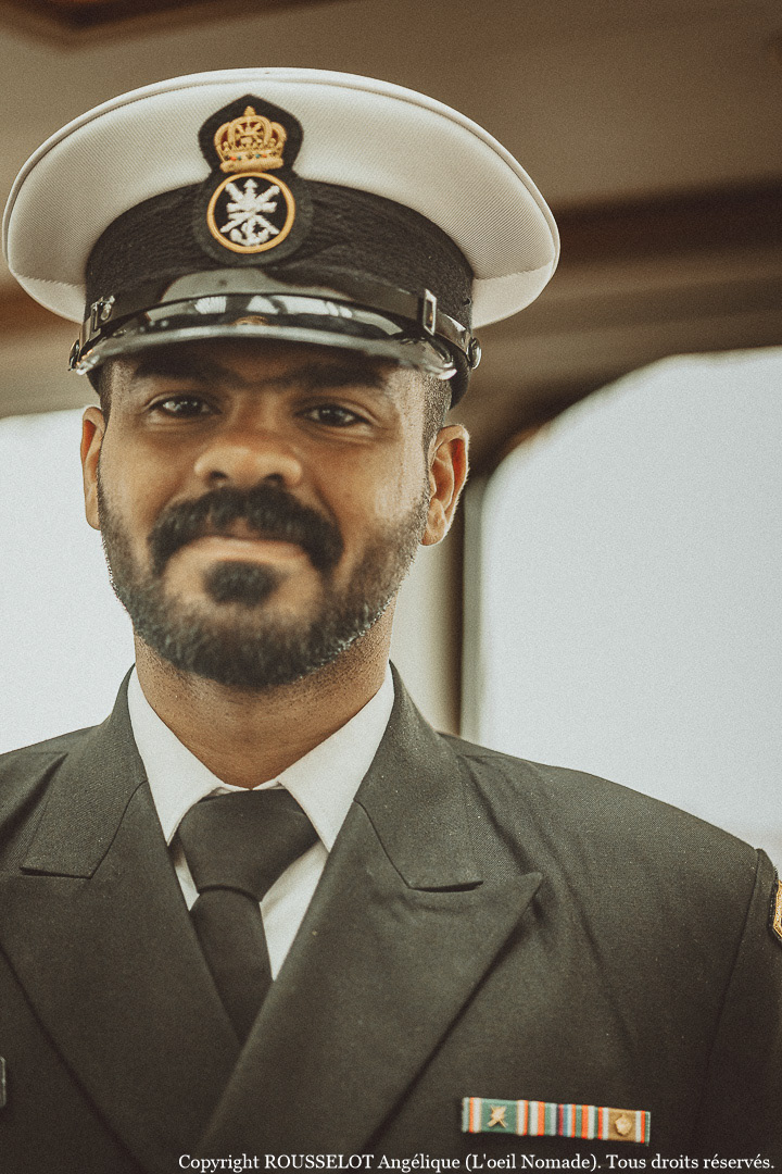 Visages de la mer : portrait documentaire d'un marin en service, capturer la vérité et l'émotion humaine au cœur de l'événement maritime.