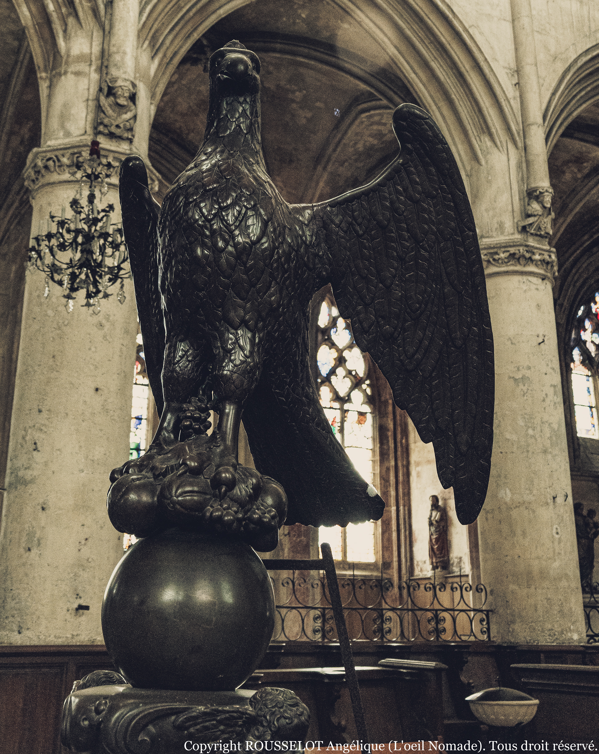 Détail du mobilier liturgique : lutrin aigle en bronze dans l'église de Caudebec-en-Caux.