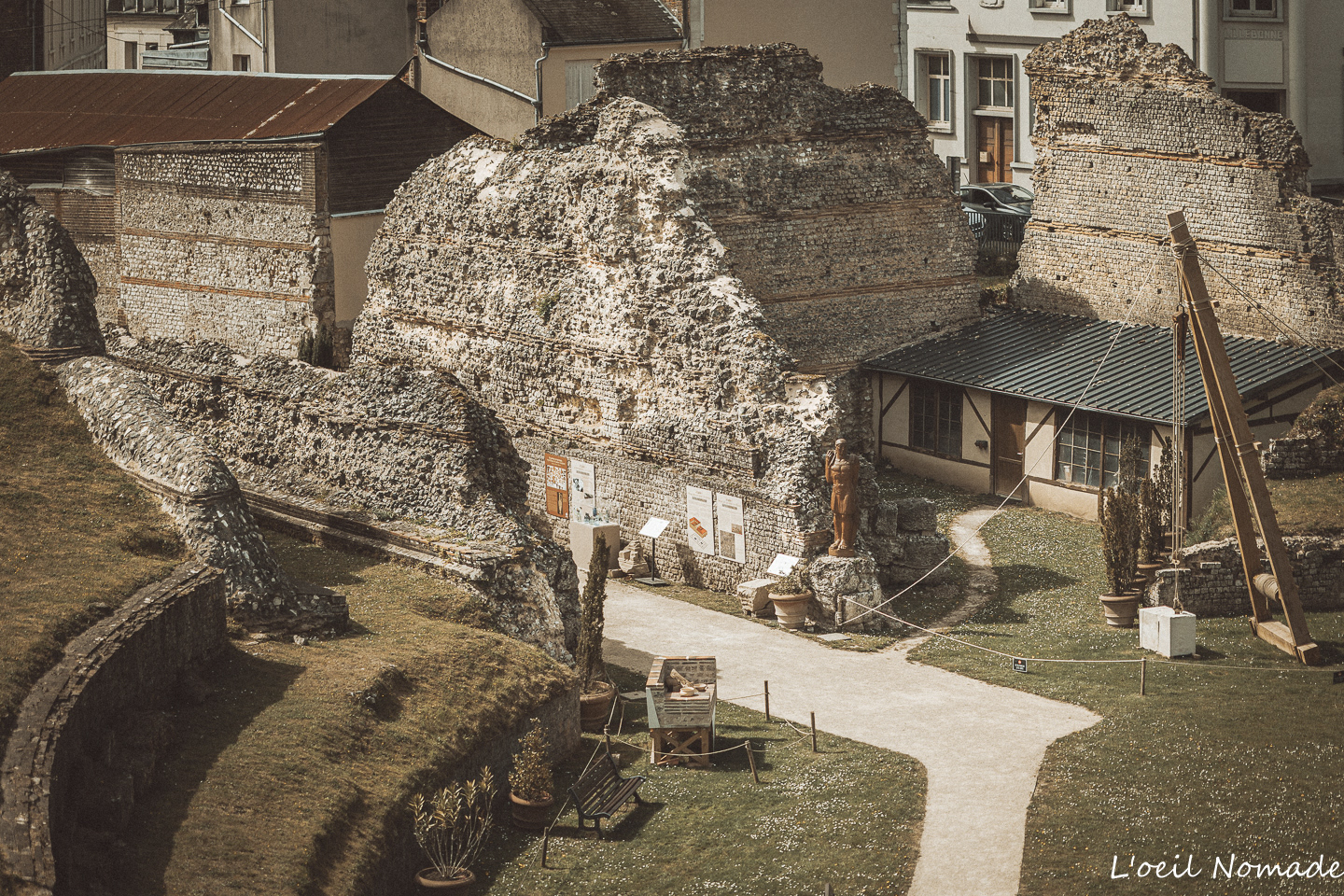 Théâtre romain antique de Lillebonne photographié en lumière naturelle