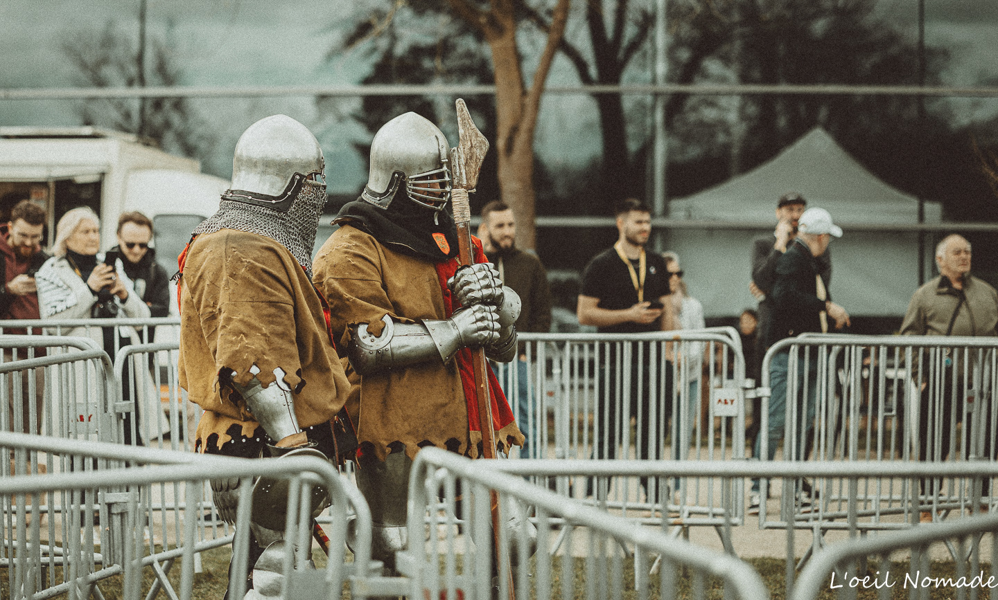Photographe événementiel Le Havre, combat médiéval en armure lors d’un festival historique, ambiance immersive et documentaire.