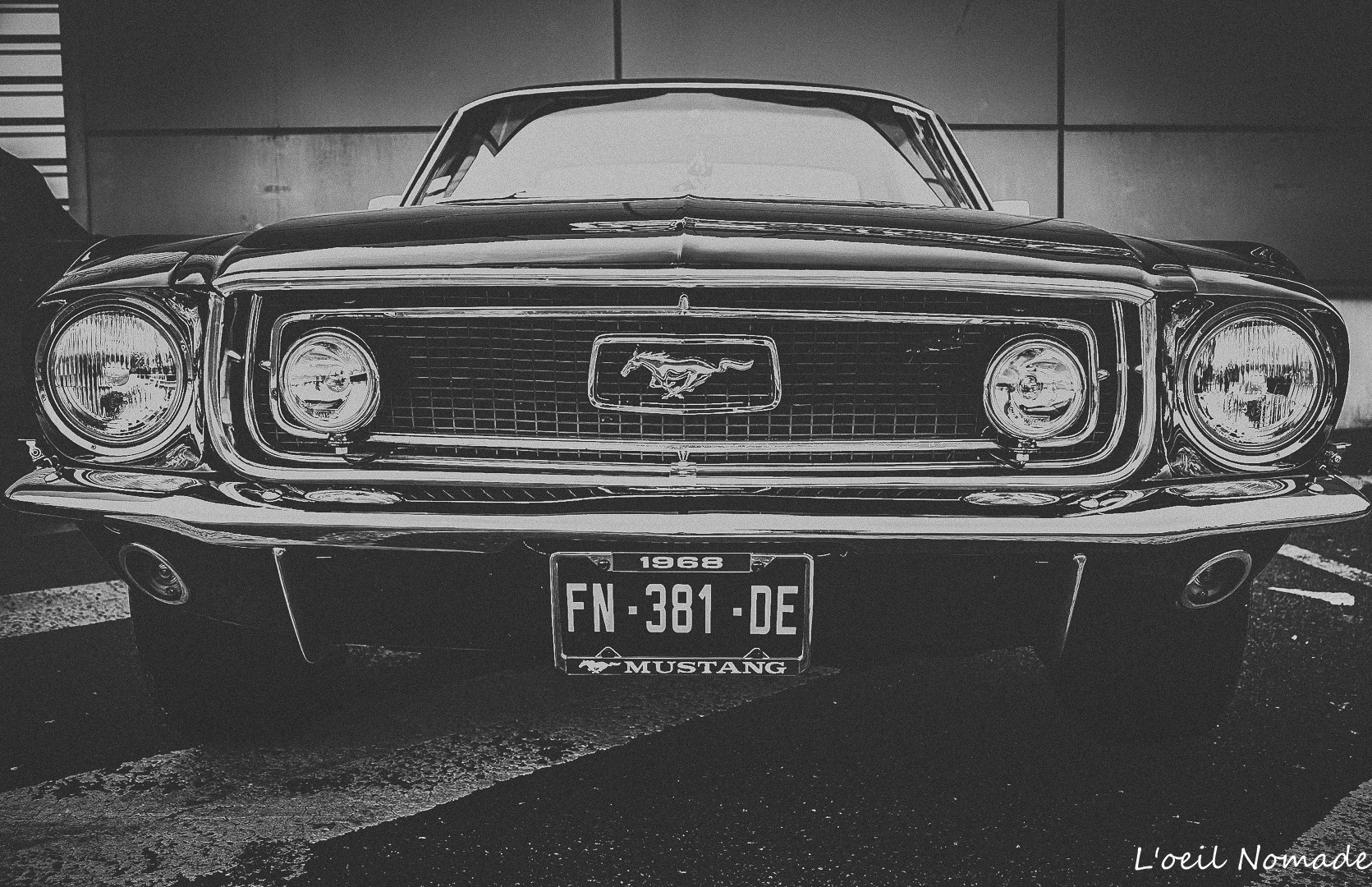 American Muscle : sublimer la puissance et la couleur d'une Mustang lors d'une séance de portrait automobile au Havre.