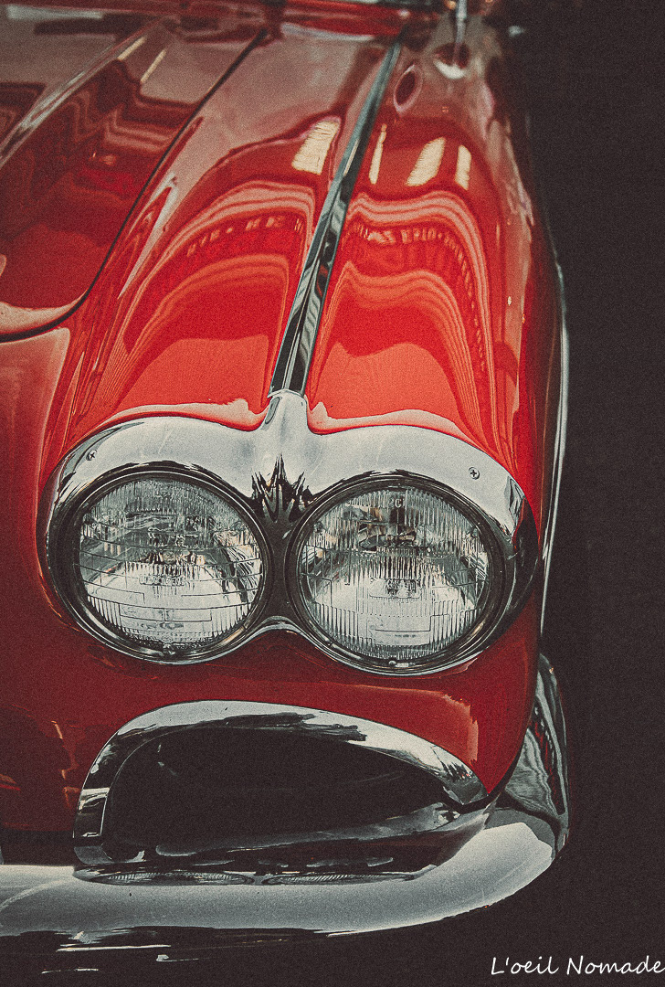 Passion et performance : portrait automobile d'une sportive de caractère, mettre en lumière l'héritage mécanique.