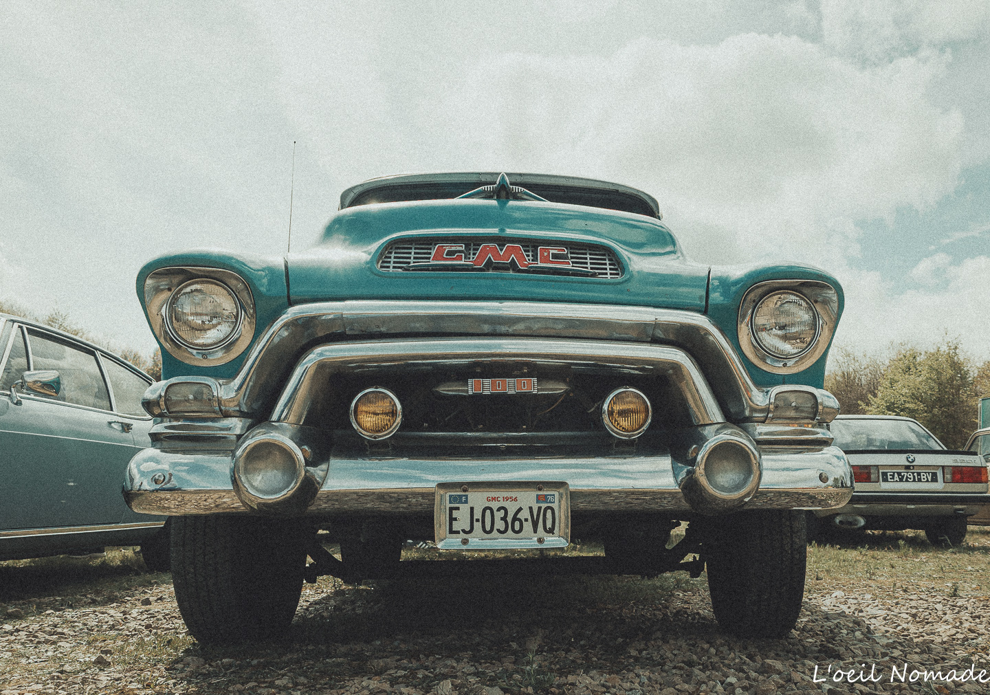 Photographe automobile Le Havre, détail calandre voiture ancienne, photographie vintage mécanique