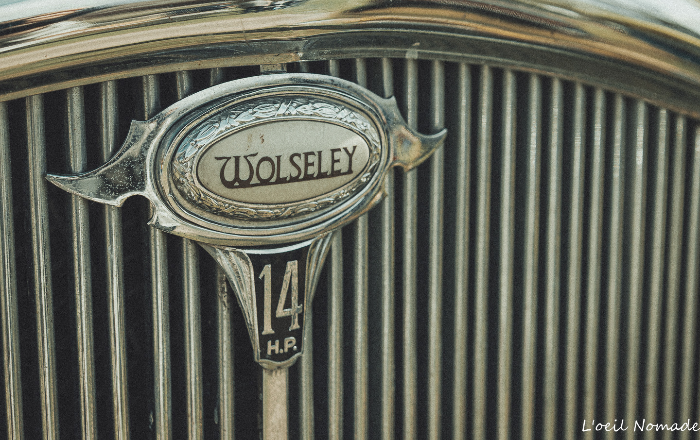 Photographe automobile Le Havre, détail calandre voiture ancienne, photographie vintage mécanique