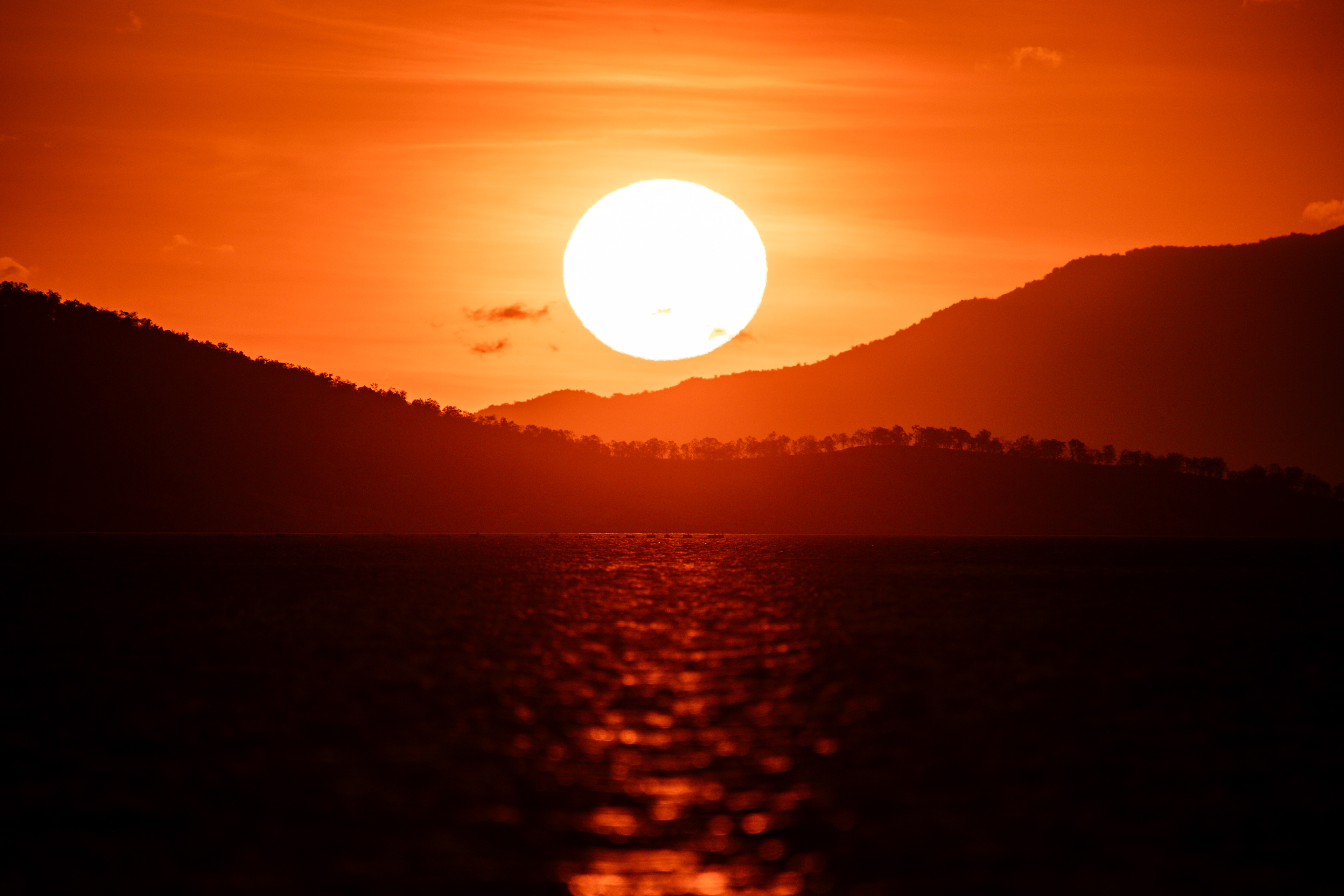 Západ slunce, Palau Adonara