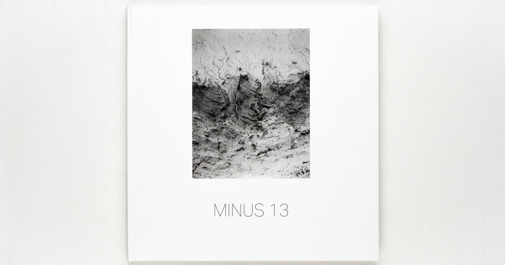 Cover image of the 'Minus 13' book published and created by Tobias Ahlbrecht.