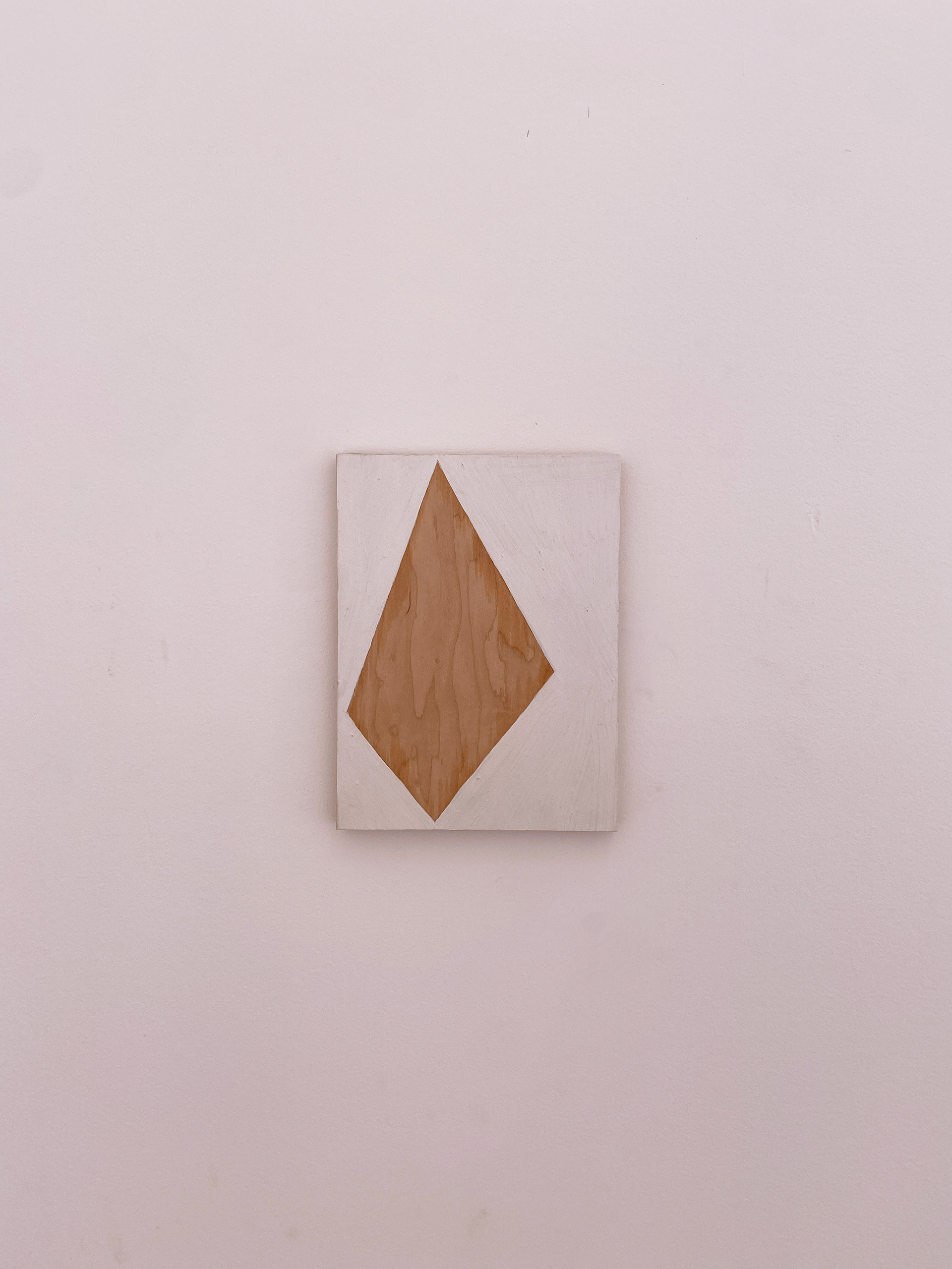Série ornamentos, 2024. Óleo sobre madeira, 24 x 18 cm. Foto: Filipe Berndt