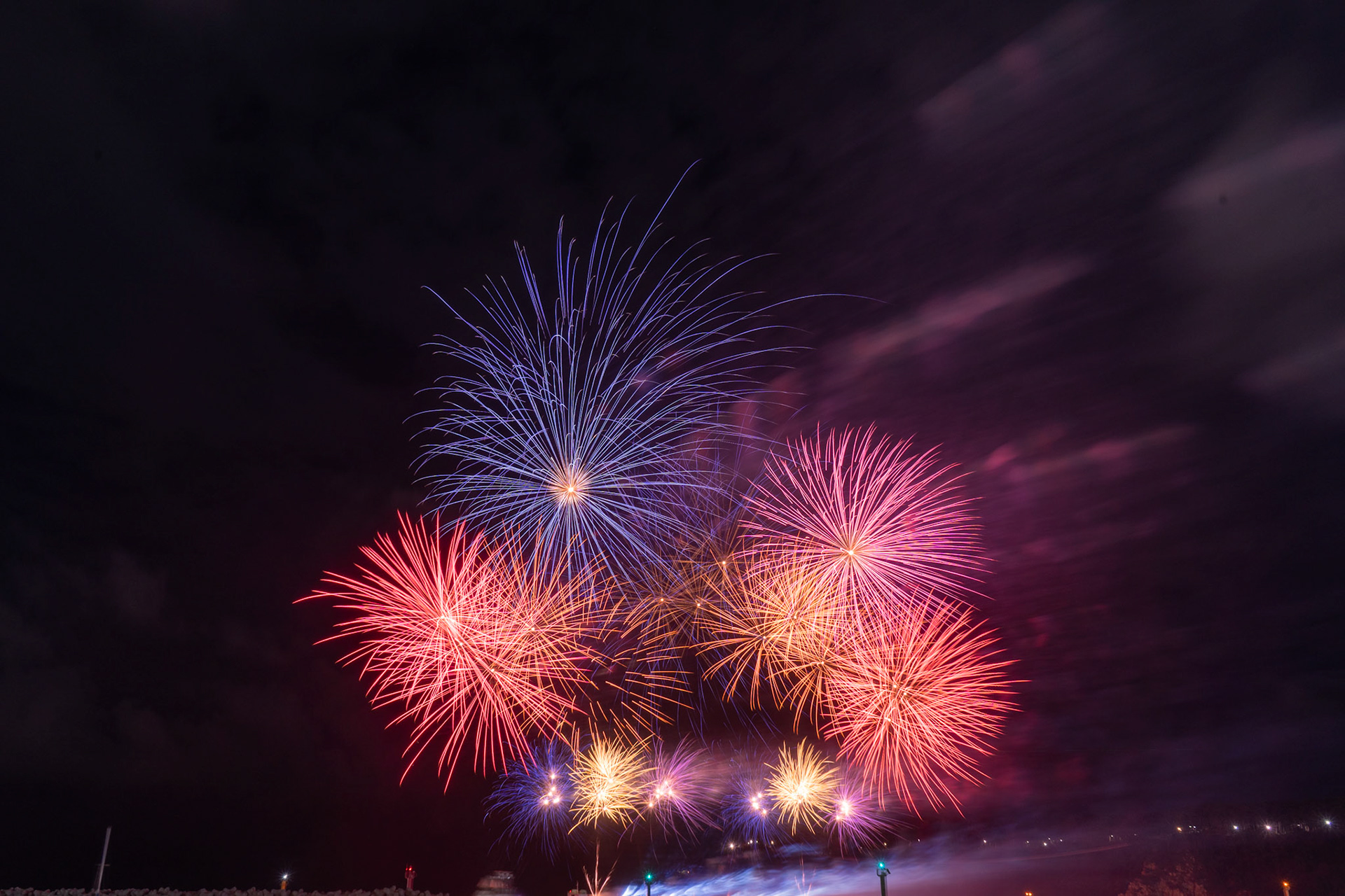 맥북 배경화면으로 사용 중