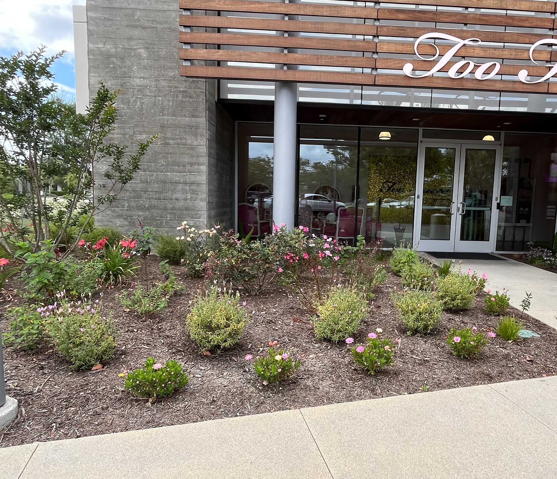 FRONT ENTRANCE PLANTER