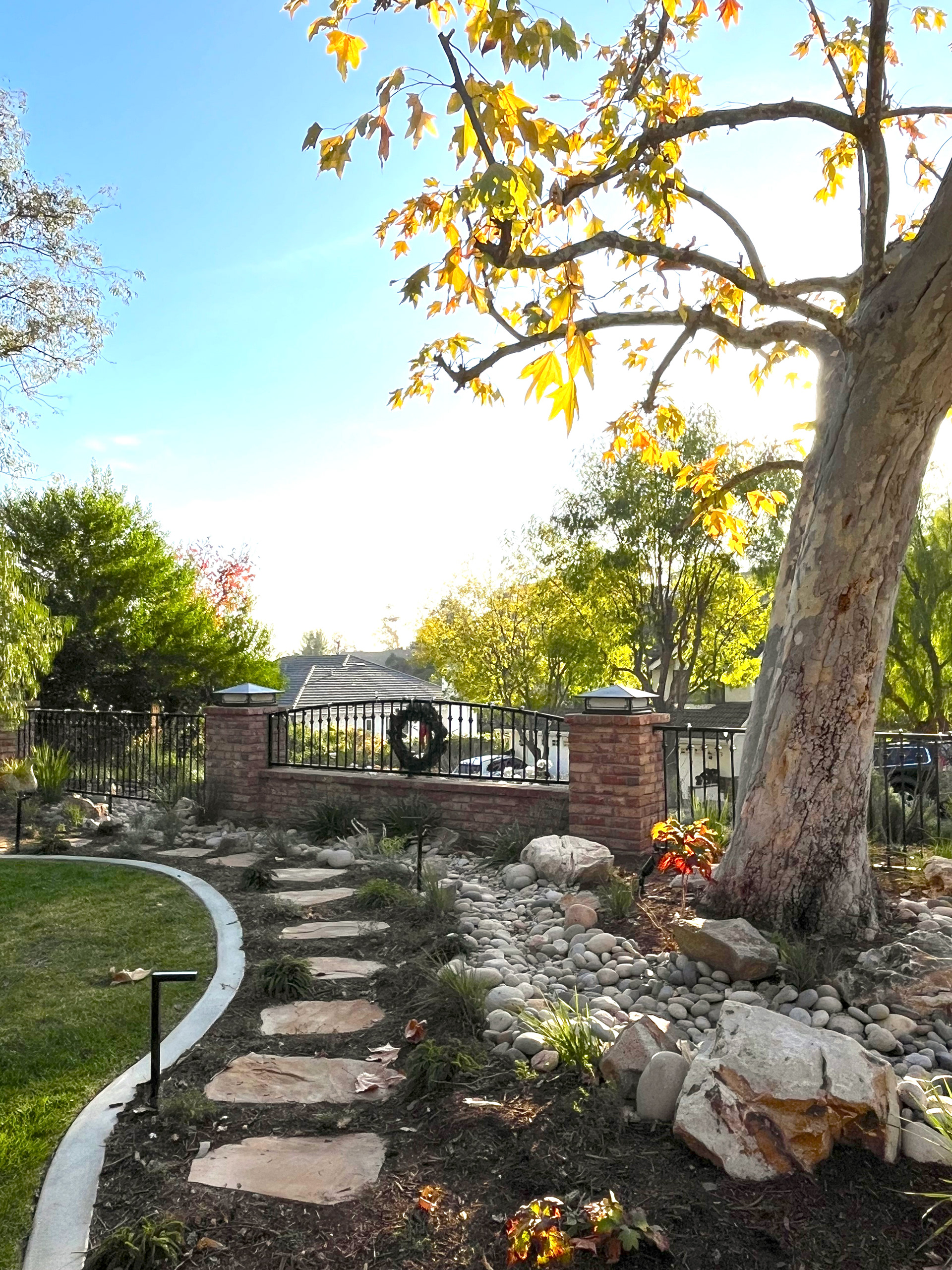 FLAGSTONE PATHWAY/DRY CREEK