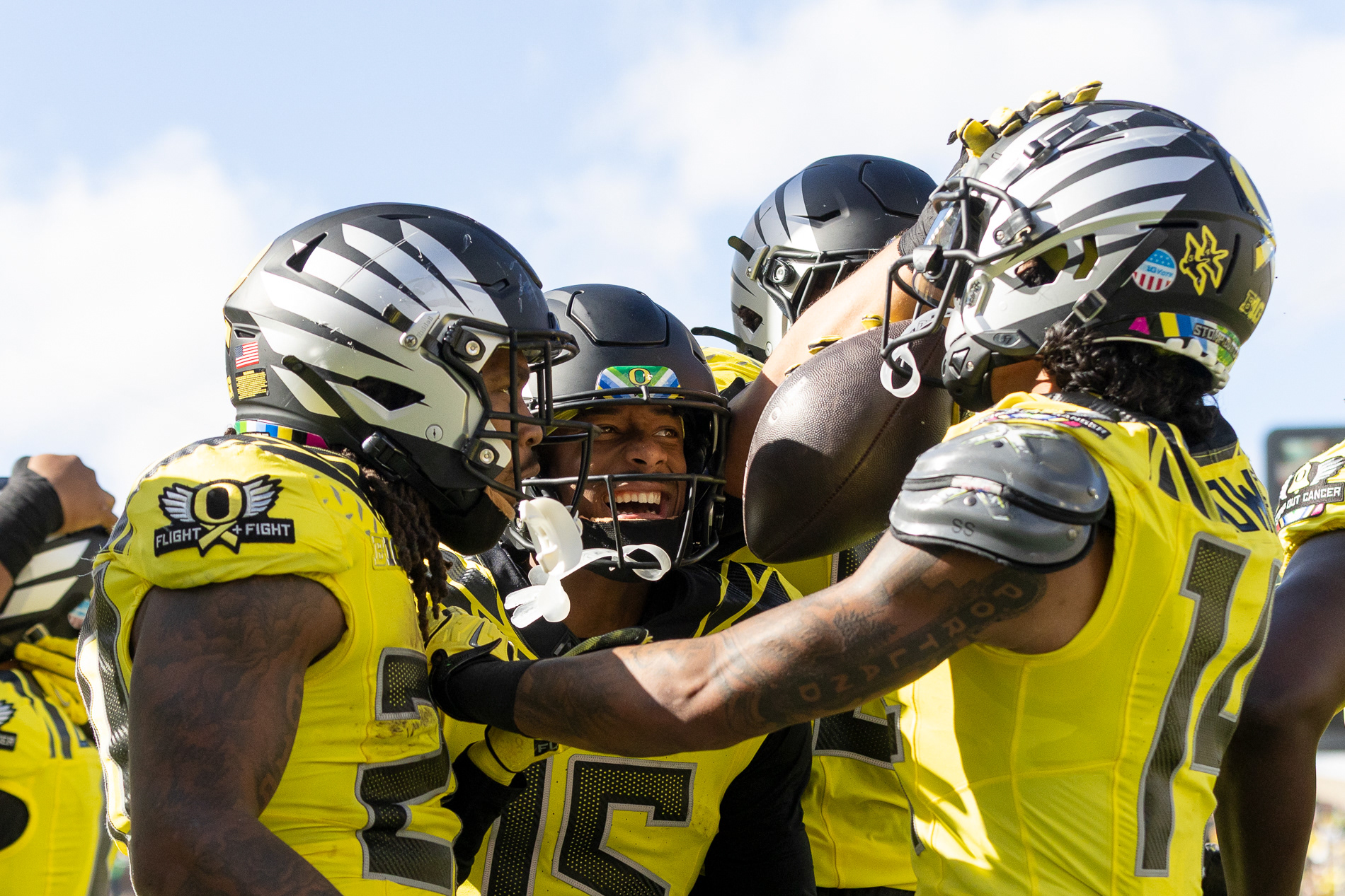 Oregon players celebrate a touchdown during the game on Oct. 26, 2024. The No. 1 Oregon Ducks beat the No. 20 Illinois Fighting Illini 38-9. | Shot for Emerald Media Group | 1/6000 f/4 ISO800