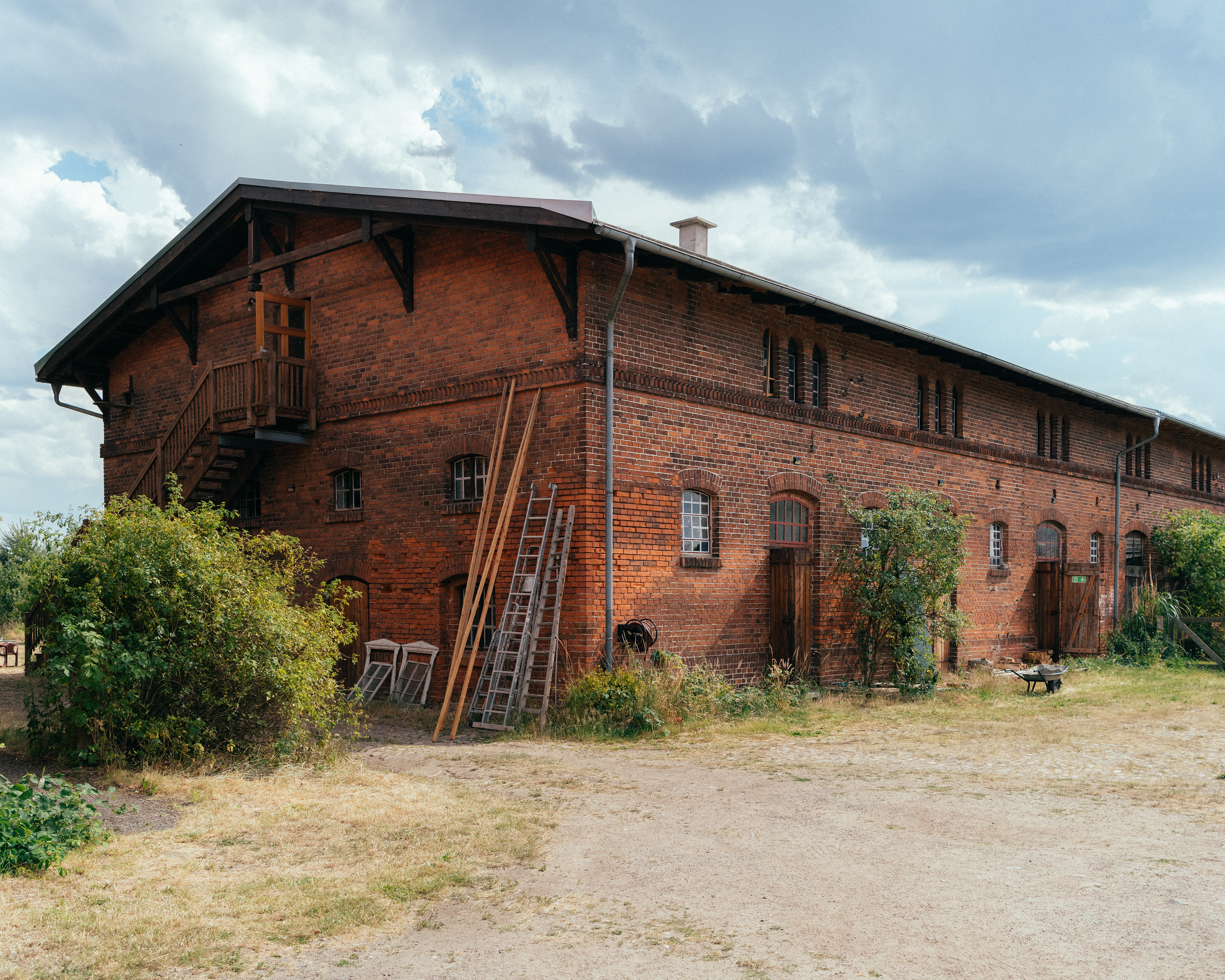 Backsteingebäude des Projektraums Drahnsdorf während des mehrtägigen Retreats der Bauwende Allianz.