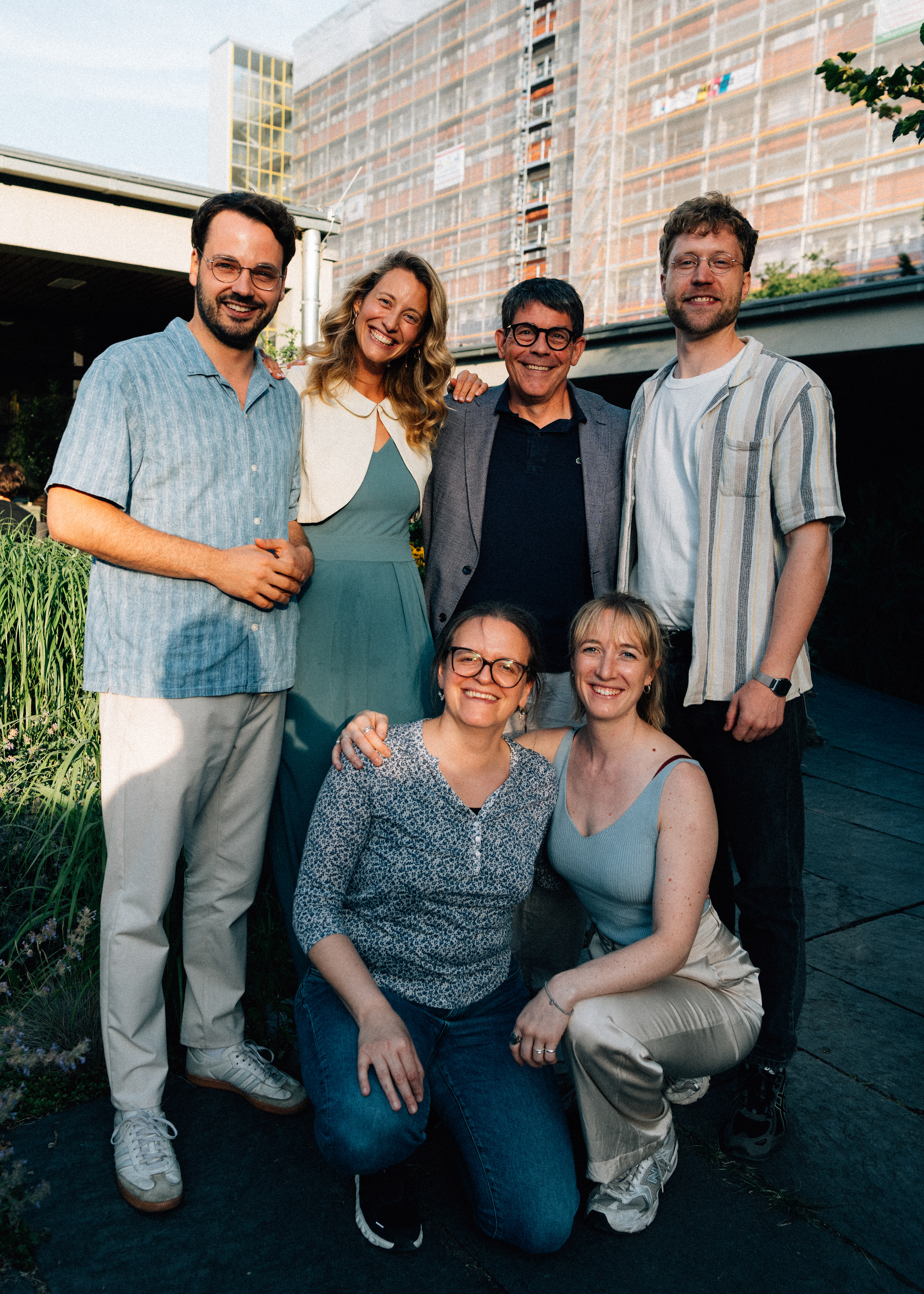 Gruppenporträt von Teilnehmenden des Sommerfests der Mental Health Alliance in Berlin.