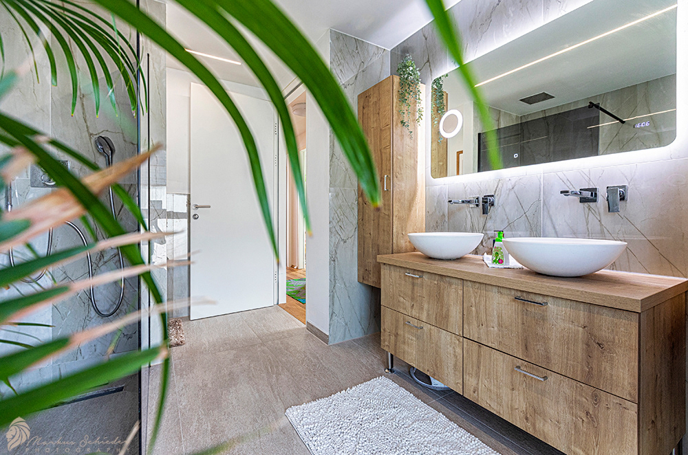 HIGH END REAL ESTATE