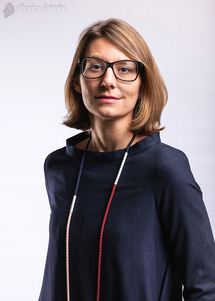 BUSINESS PORTRAIT