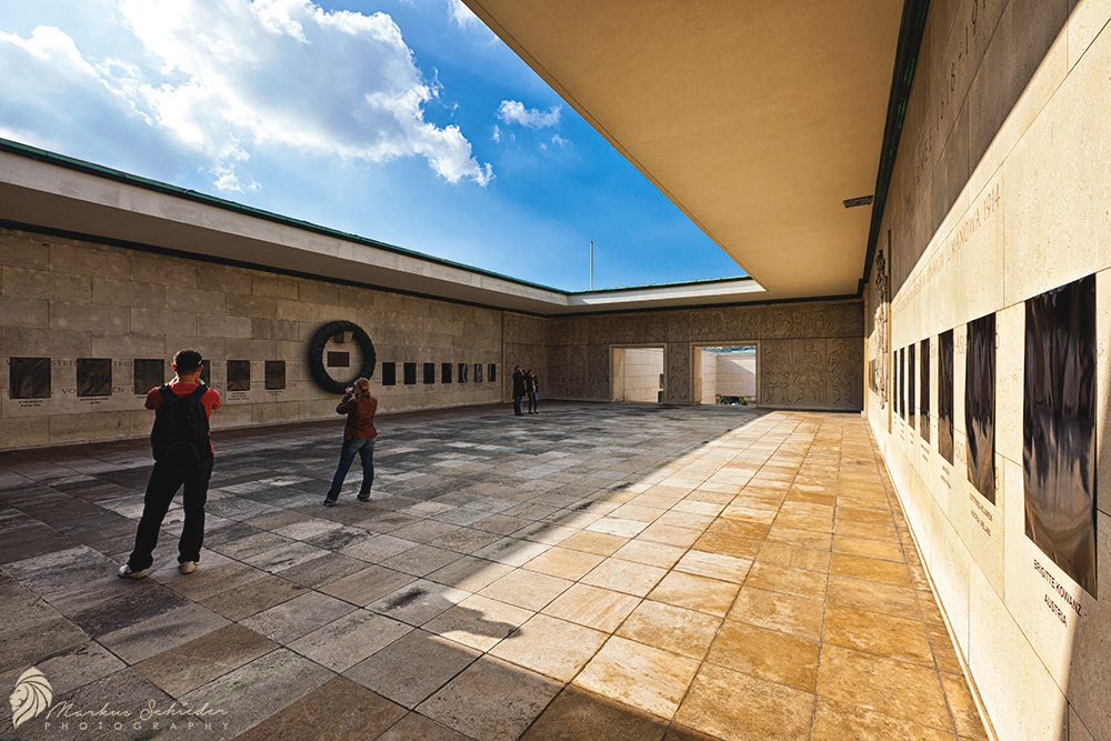 EHRENHALLE BURGTOR VIENNA