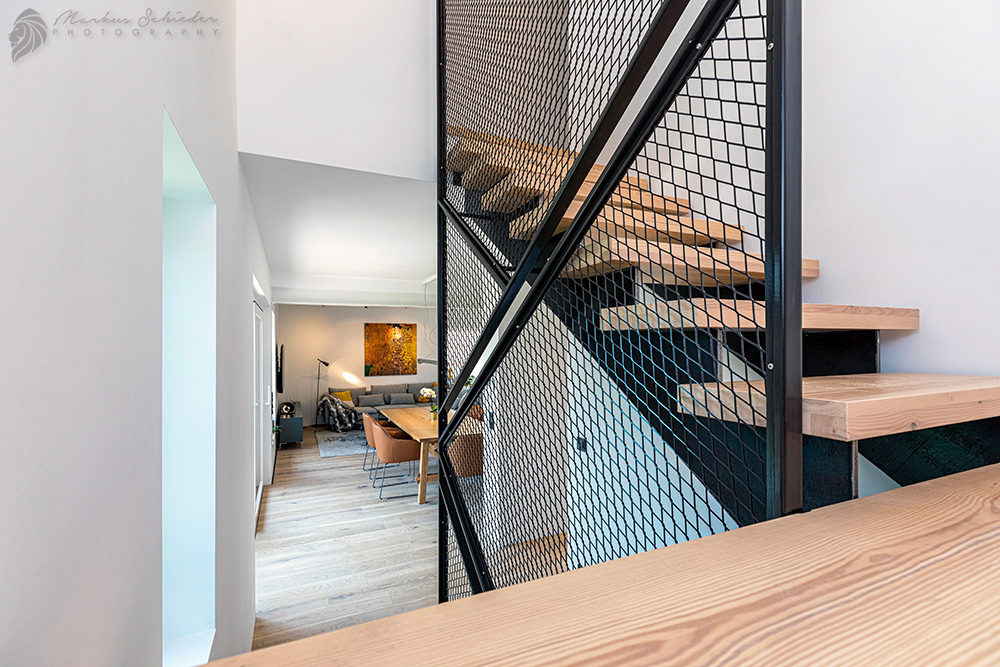 HIGH END REAL ESTATE