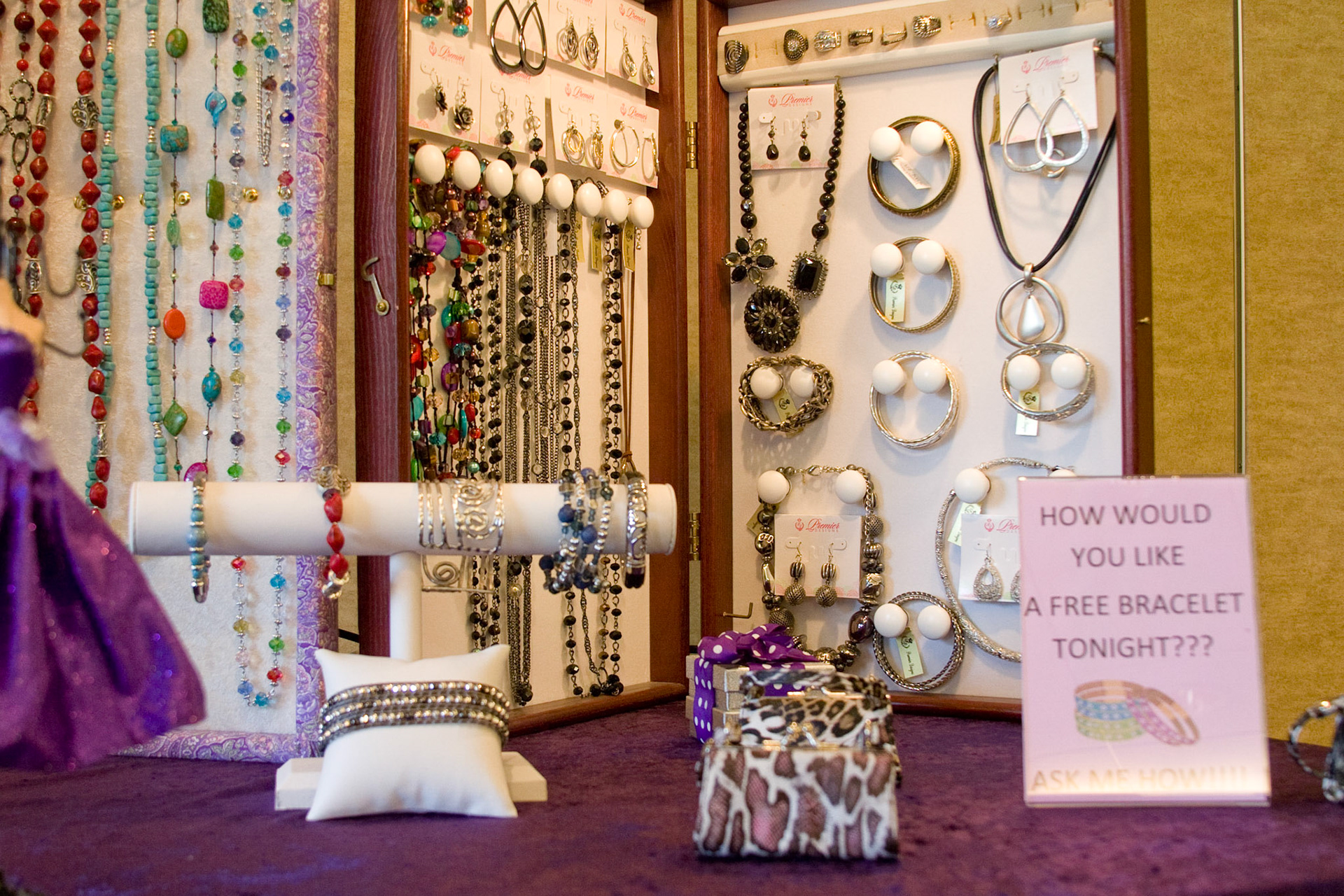 Premier Designs Training display table