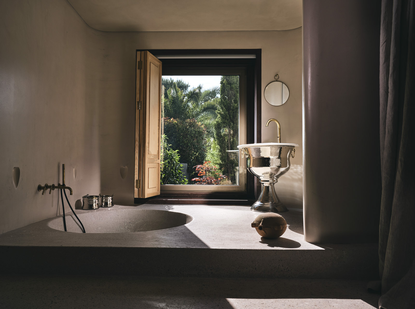 New suites, draw inspiration from Mount Athos and the area's rich spiritual history. Ekies