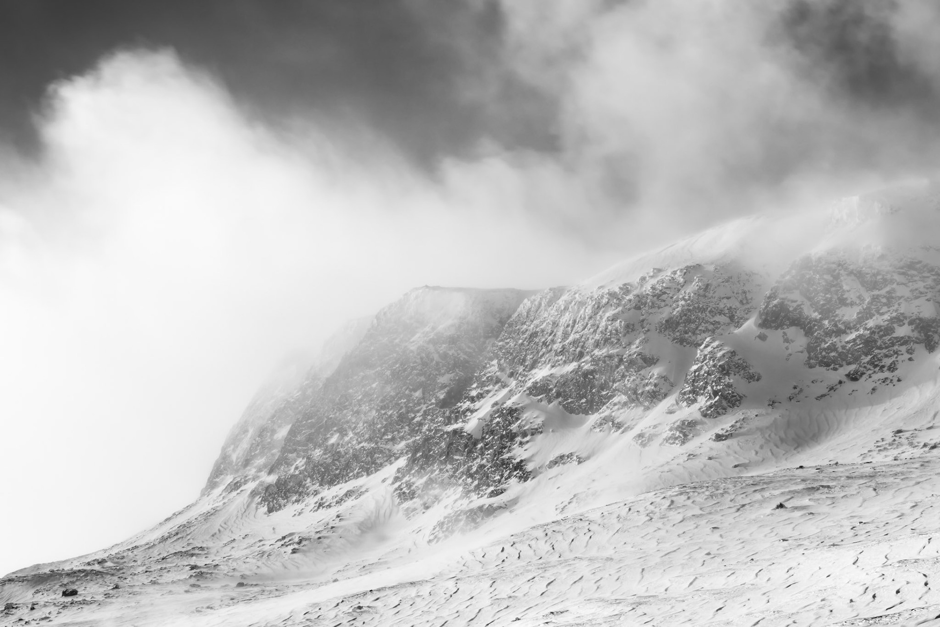 Hallingskarvet/Winter/Storm (Available from NOK 9000, depending on size and print material*)