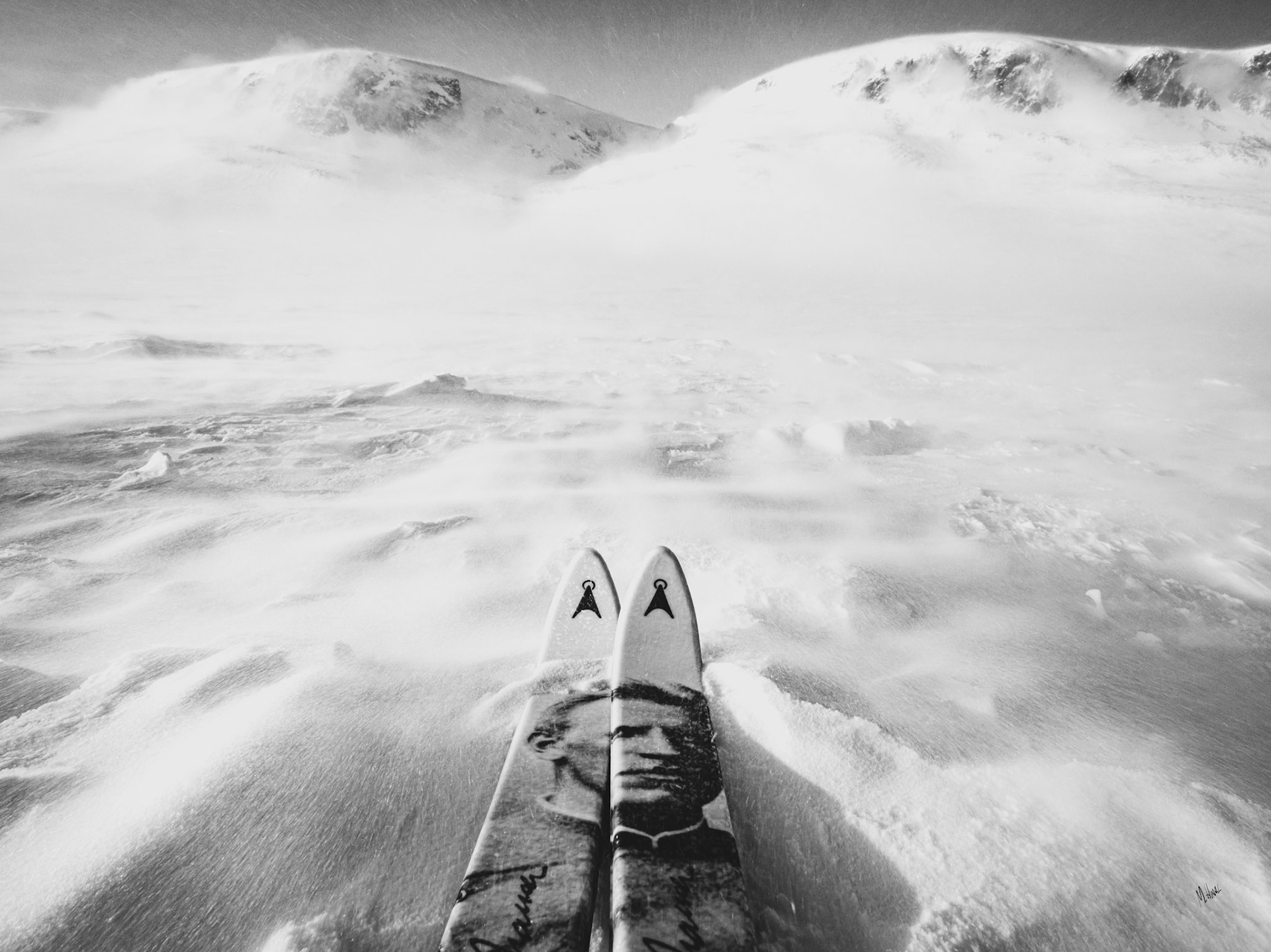 Hallingskarvet/Storm (Available from NOK 9000, depending on size and print material*)