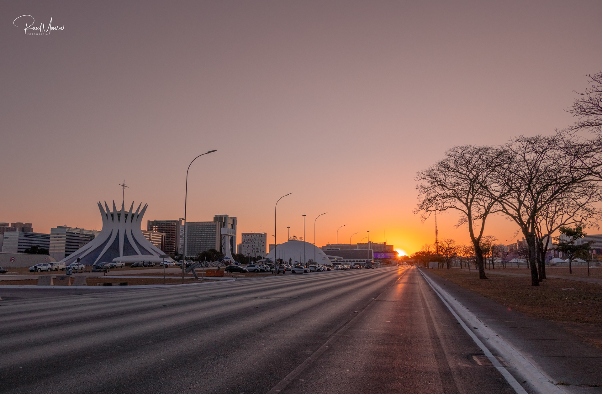 Esplanada dos Ministérios com o pôr do sol.