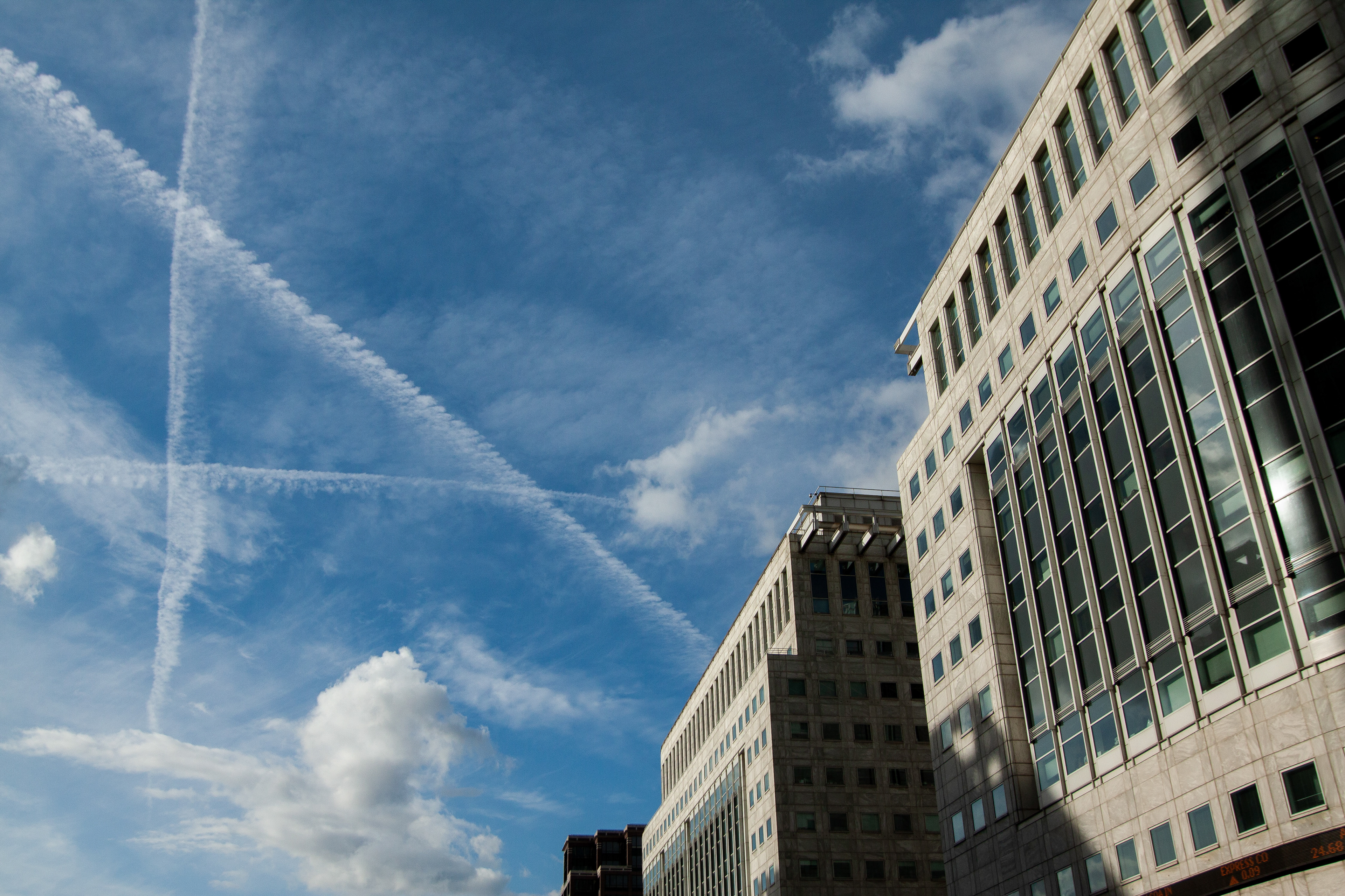 Unusual vapour trails over Reuters Plaza, Canary Wharf