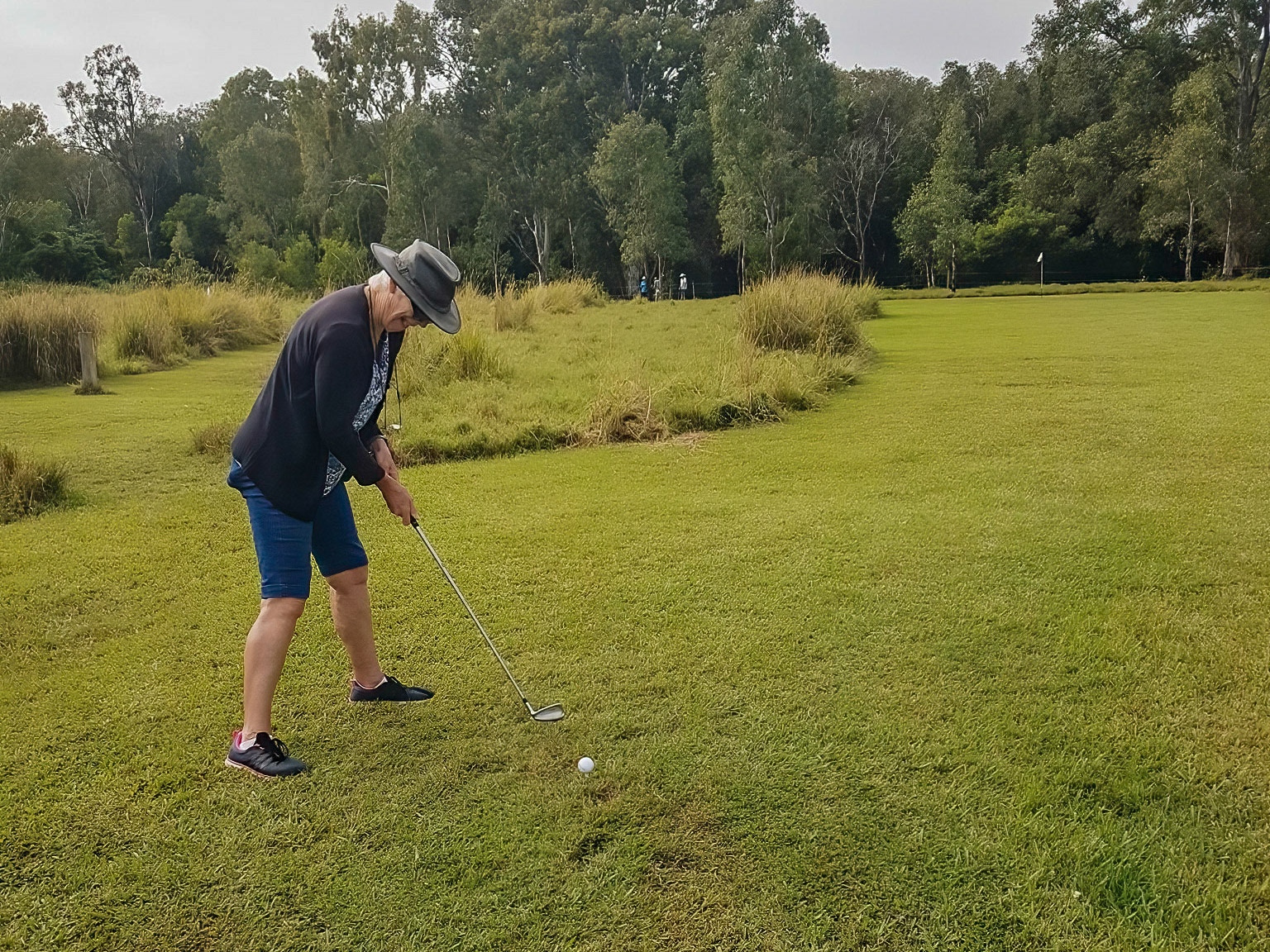 Ann on the tee (by Julie Florence)