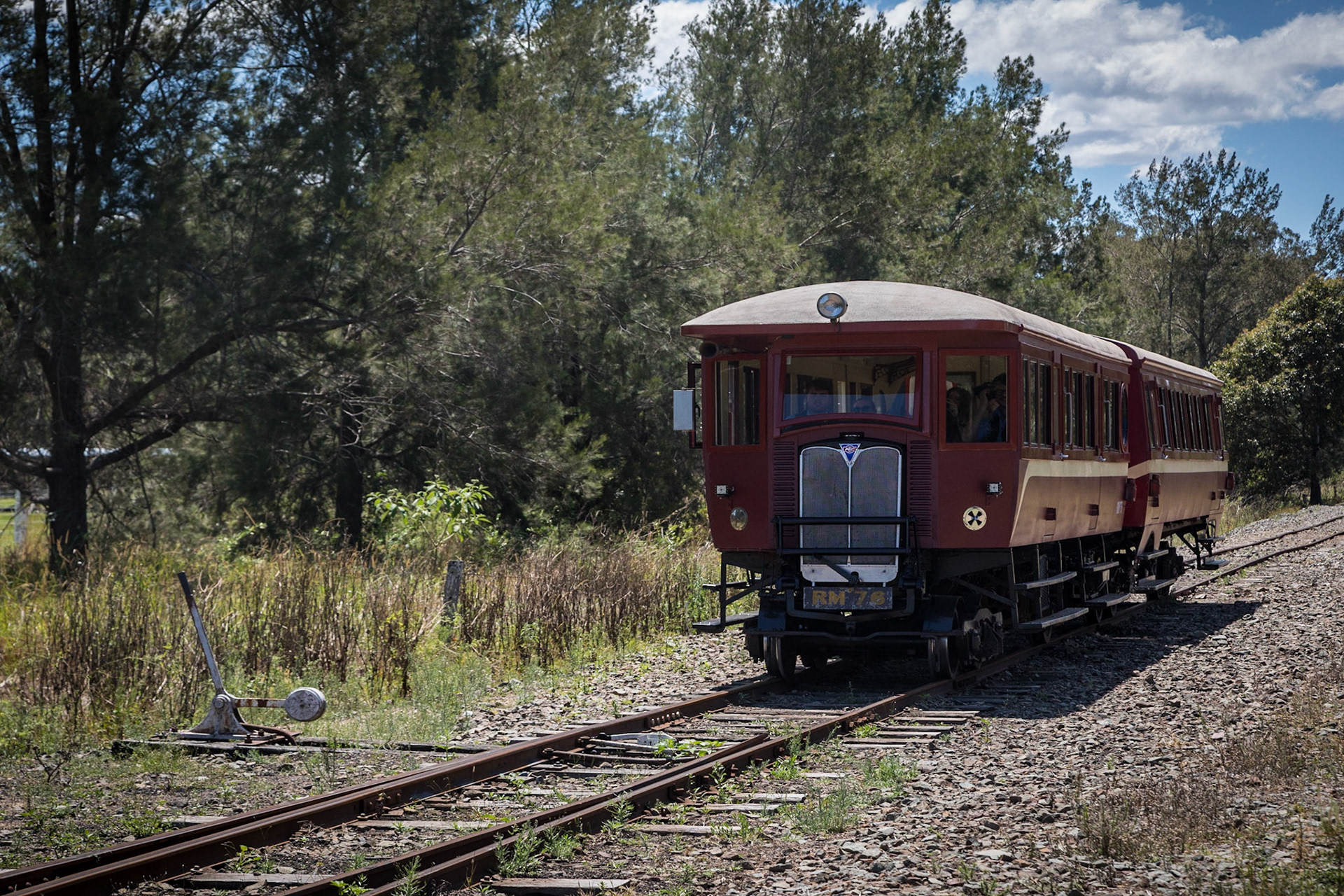 Rail Motor 78 approaching Amamoor Station