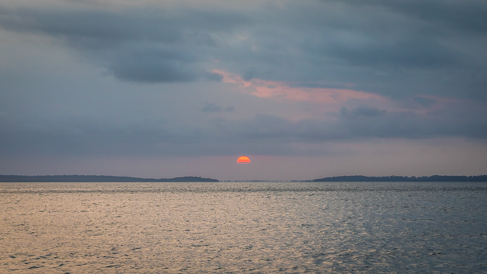 'Sea Explorer' Sunset Chill cruise