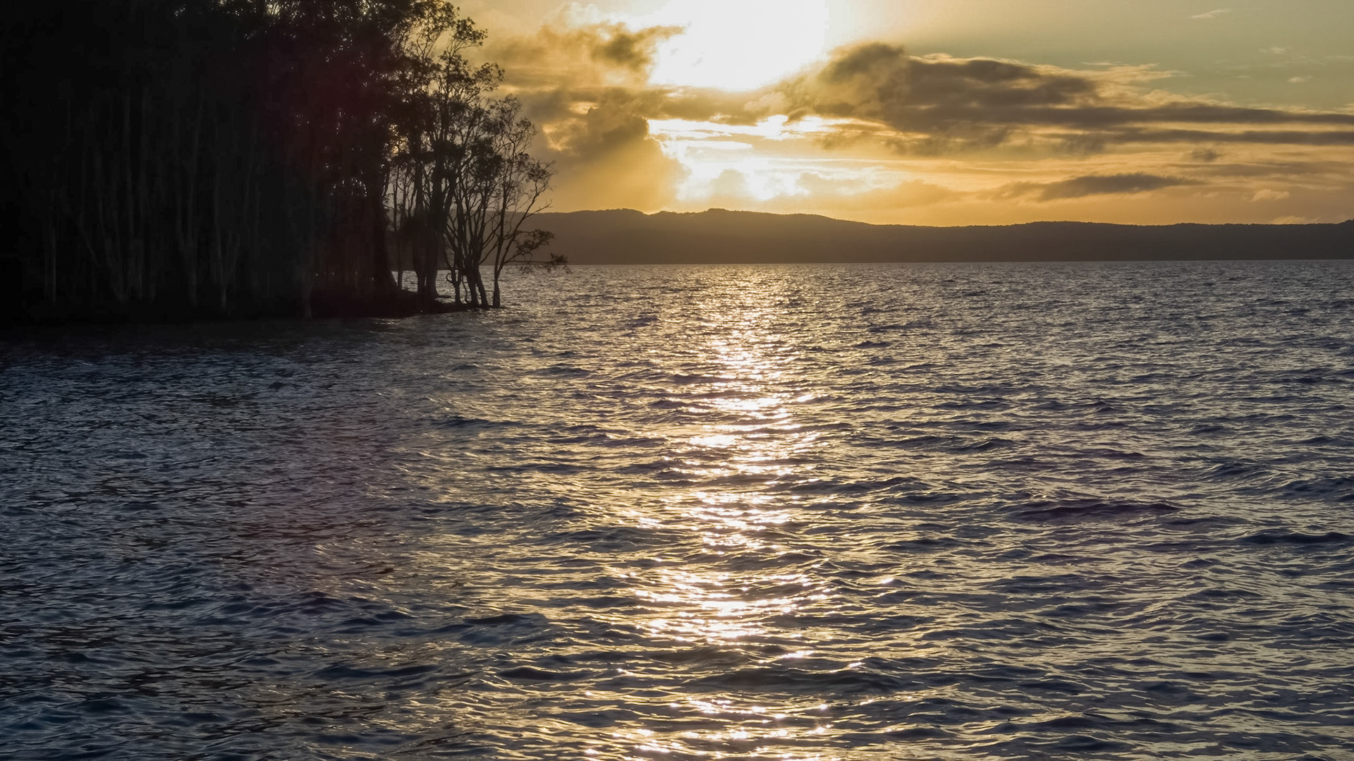 Sunrise over Lake Cootharaba at Habitat Noosa campsite