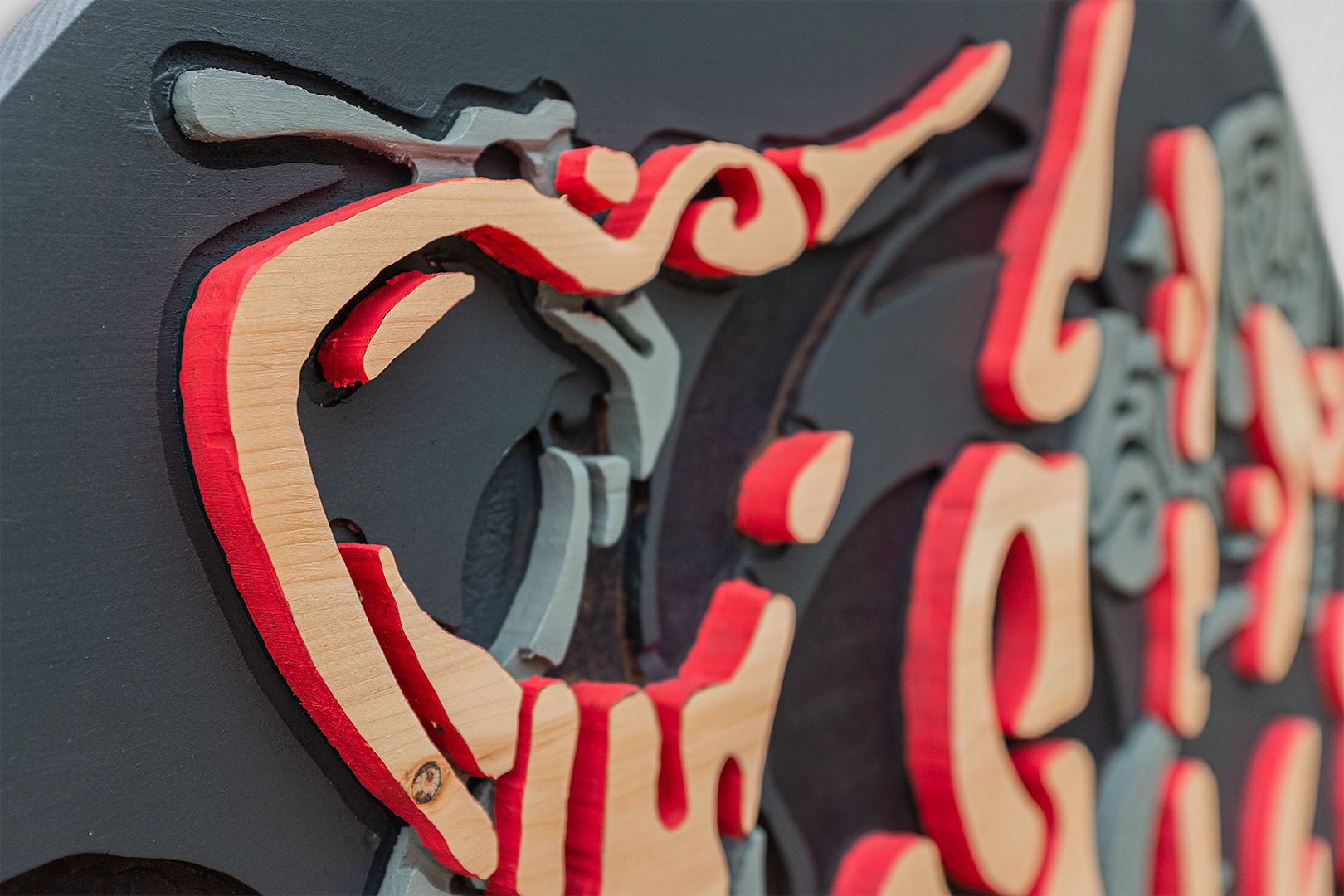 Art: Acrylique sur bois sculpté (pin) / Acrylic on sculpted wood (pine), 48" x 48" x 1.5"