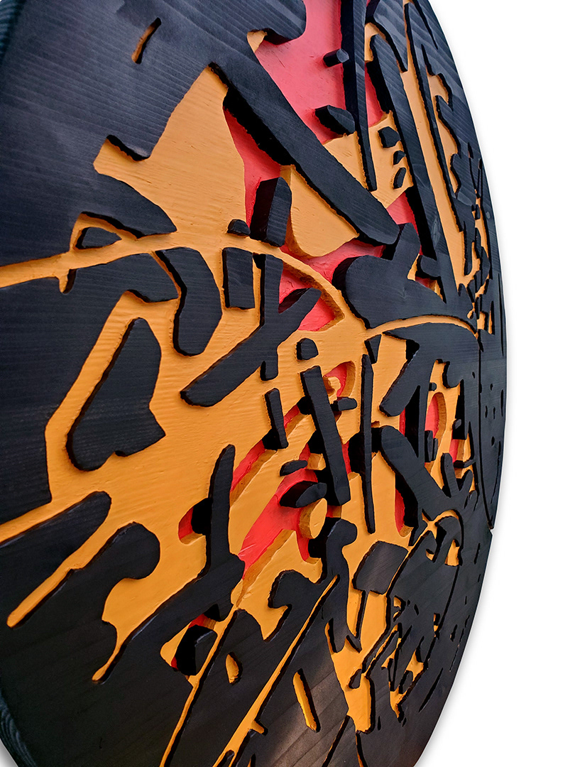 Art: Acrylique, teinture sur bois sculpté et brûlé / Acrylic, stain on sculpted and burned wood, 24" x 24", round, black, yellow, red