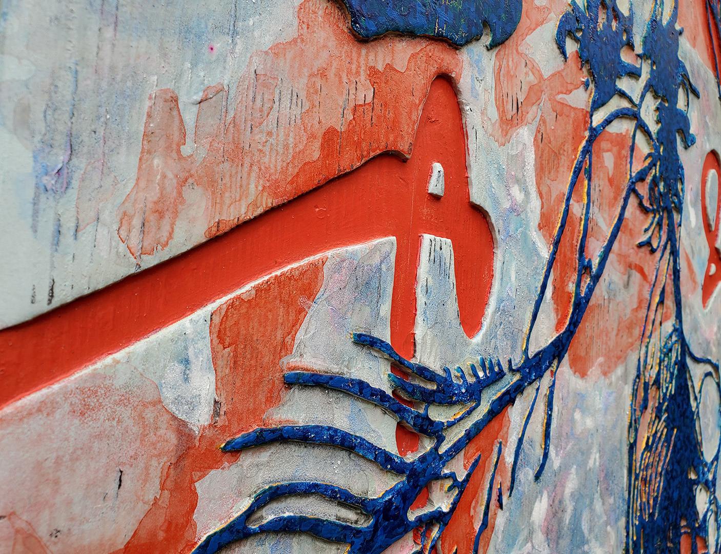 ARCHIPELS DE CERTITUDE | Acrylique, teinture, minéraux sur bois sculpté et brûlé / Acrylic, stain, minerals on sculpted and burned wood | 24" x 72" | 2023