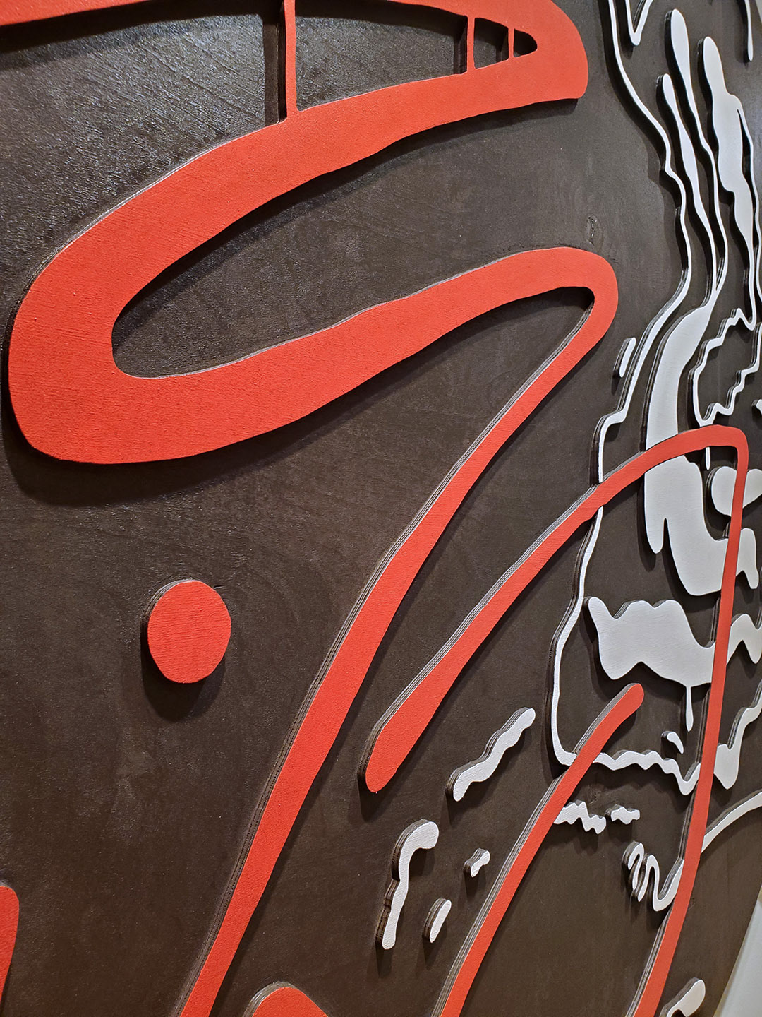 MODULATION 1 | Acrylique, teinture sur bois sculpté / Acrylic, stain on sculpted wood | 48" | 2025