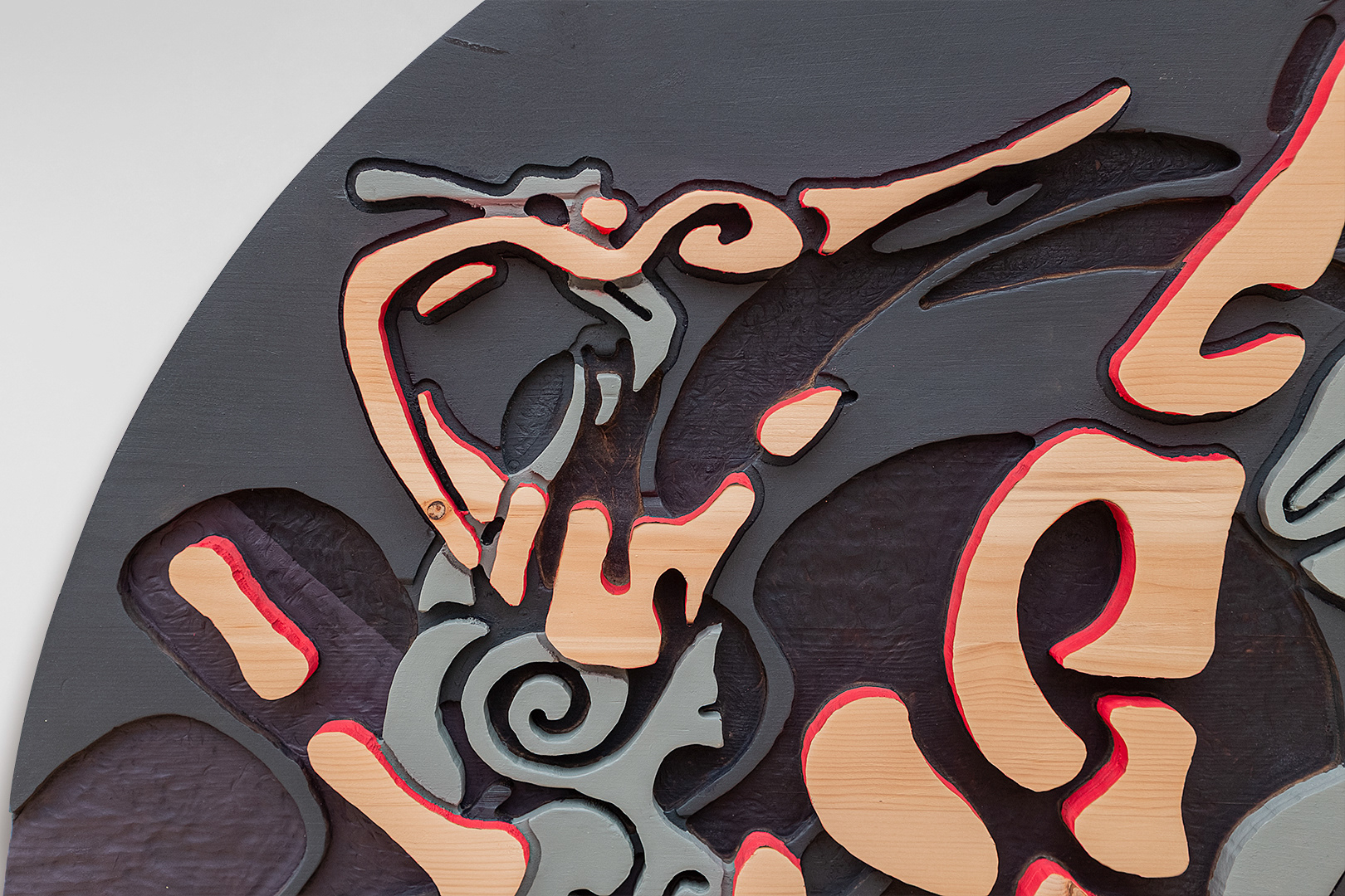 Art: Acrylique sur bois sculpté (pin) / Acrylic on sculpted wood (pine), 48" x 48" x 1.5"