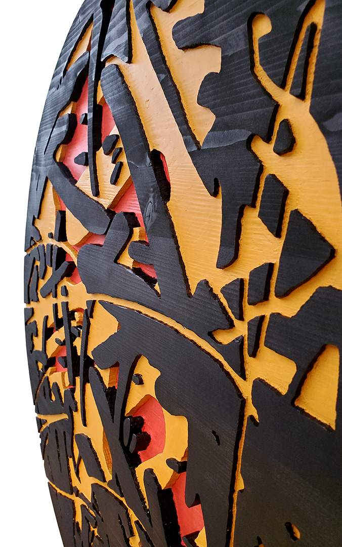 Art: Acrylique, teinture sur bois sculpté et brûlé / Acrylic, stain on sculpted and burned wood, 24" x 24", round, black, yellow, red