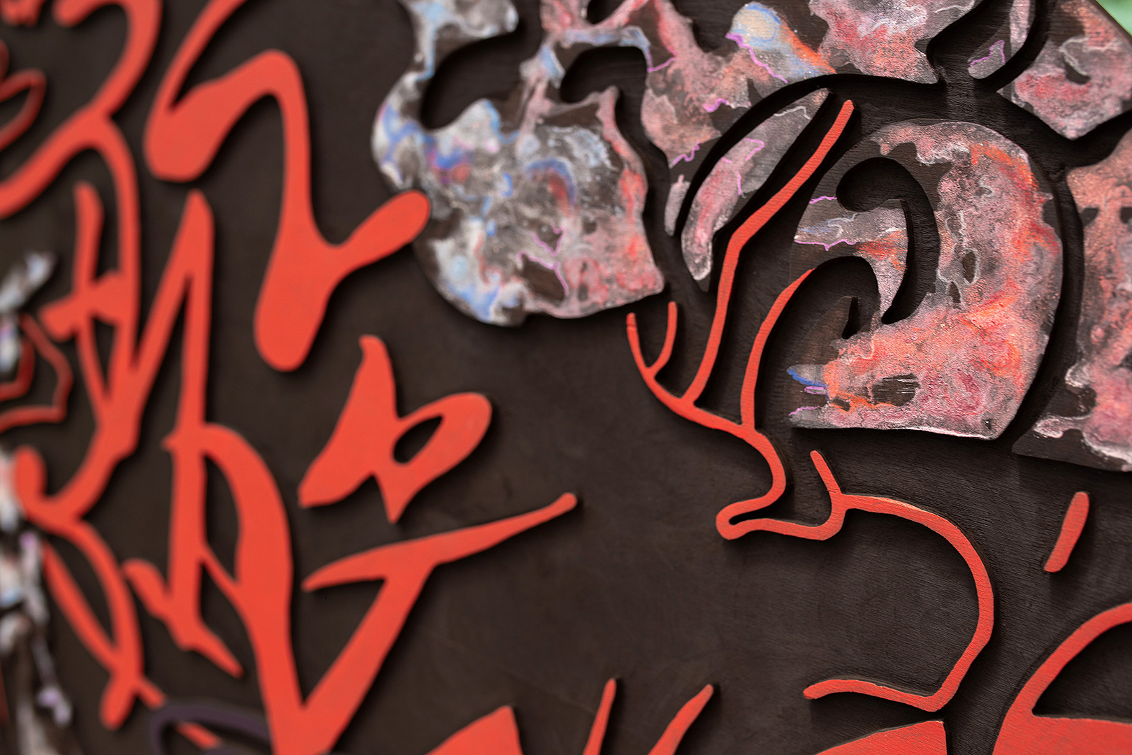 AÉROMANCIE 5 | Acrylique, teinture sur bois sculpté / Acrylic, stain on sculpted wood | 48" | 2025