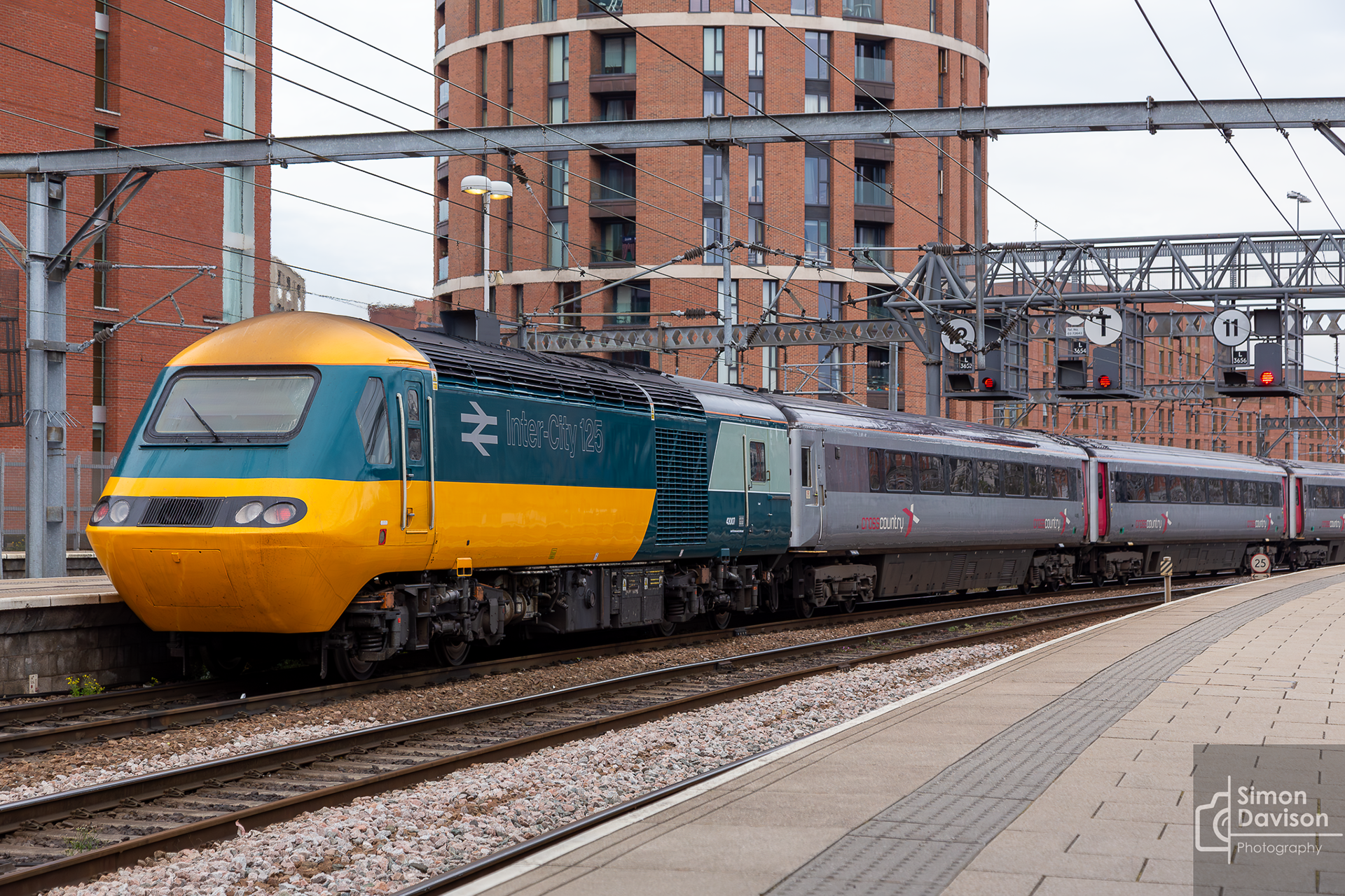 Cross Country 43007 departing Leeds