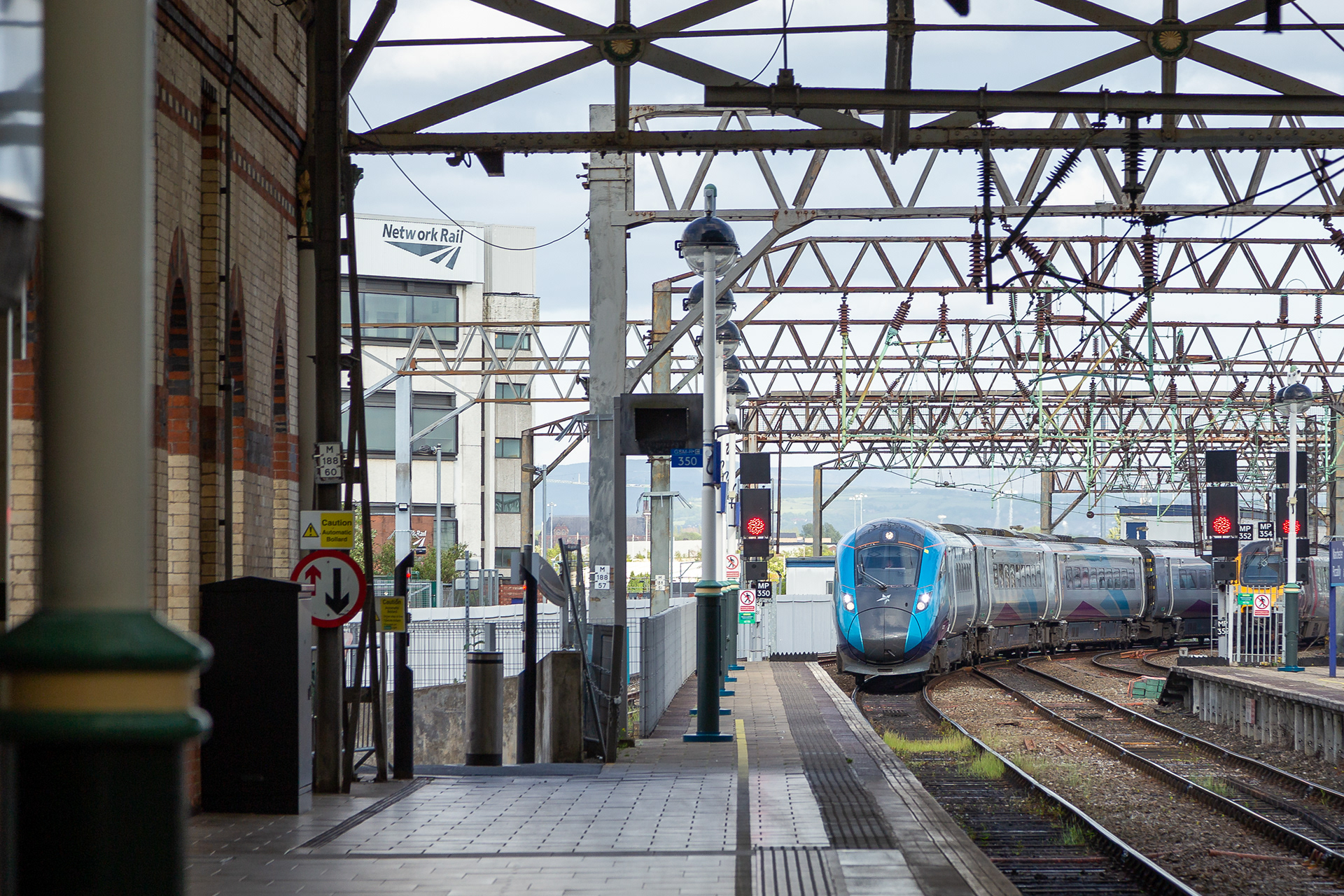 Transpennine Express 802203 arriving into Manchester Piccadilly