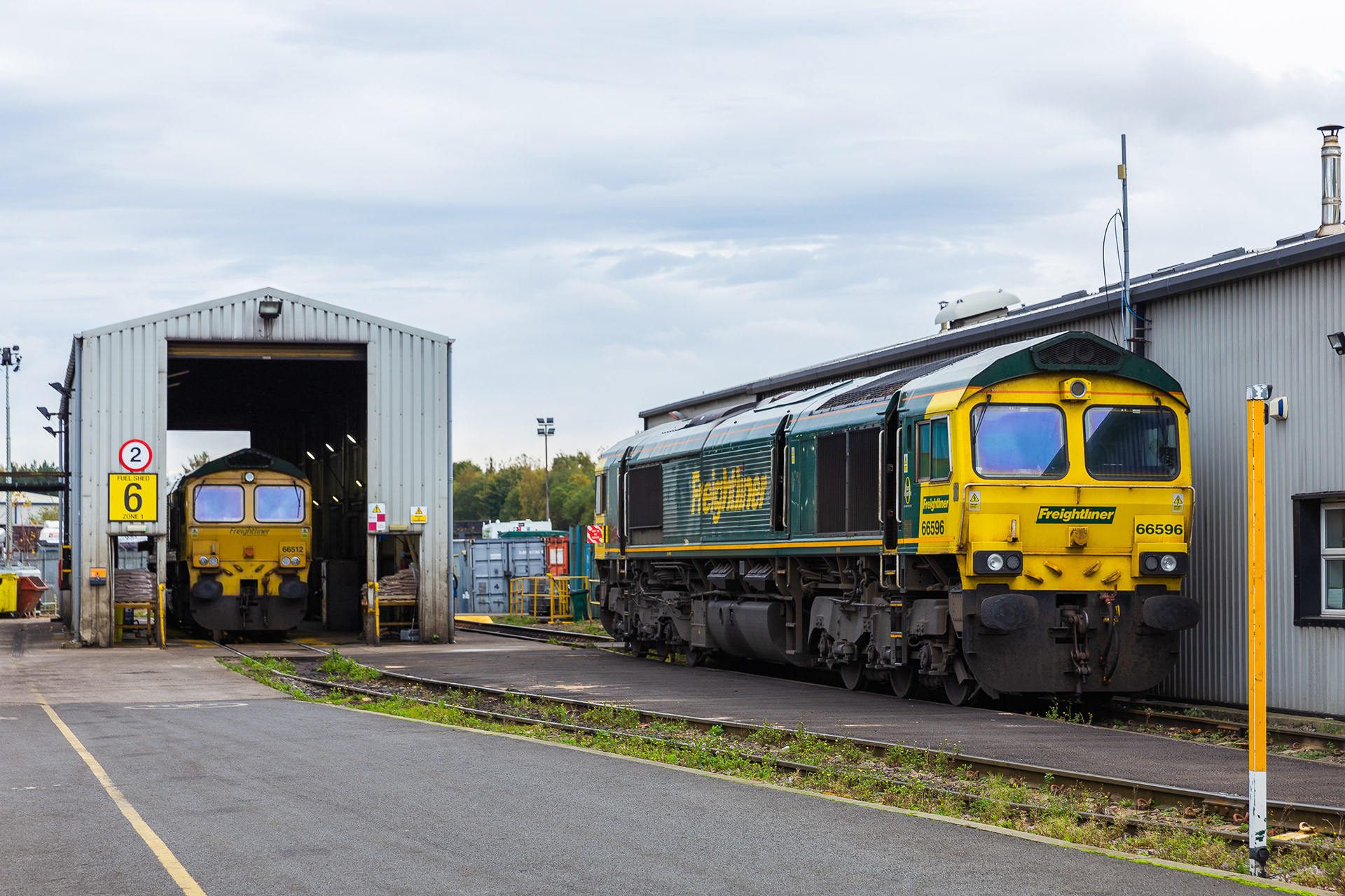 Freightliner 66596 & 66512