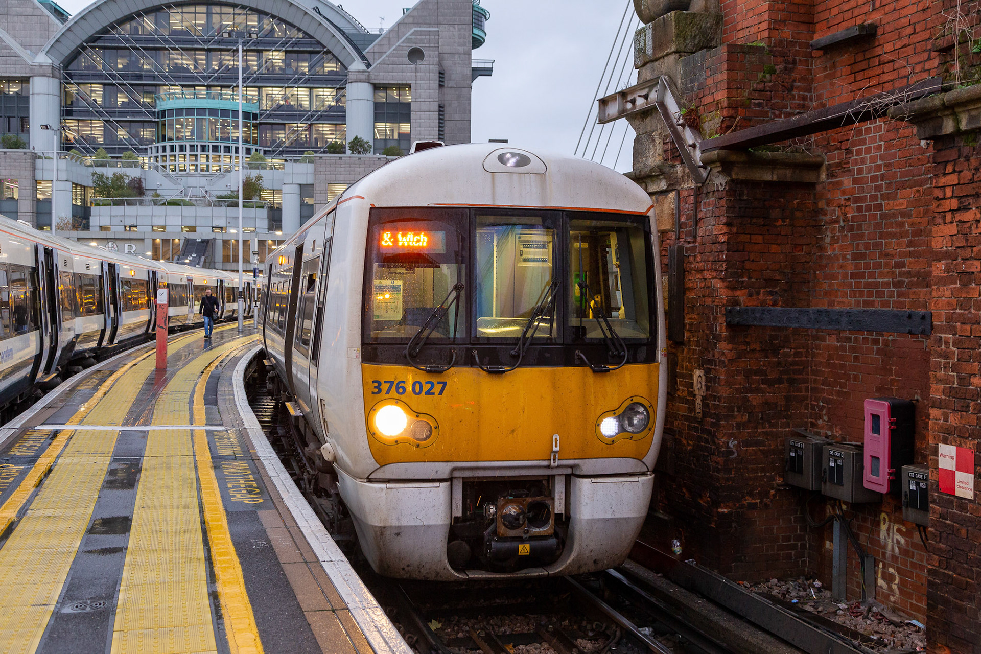 Southeastern 376027 at Charing Cross